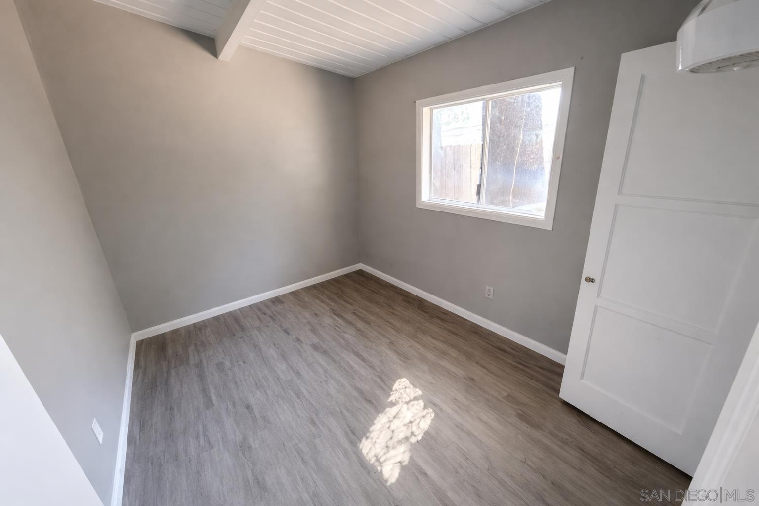 Detail Gallery Image 4 of 4 For 1130 E Grand Ave, Escondido,  CA 92025 - 2 Beds | 1 Baths