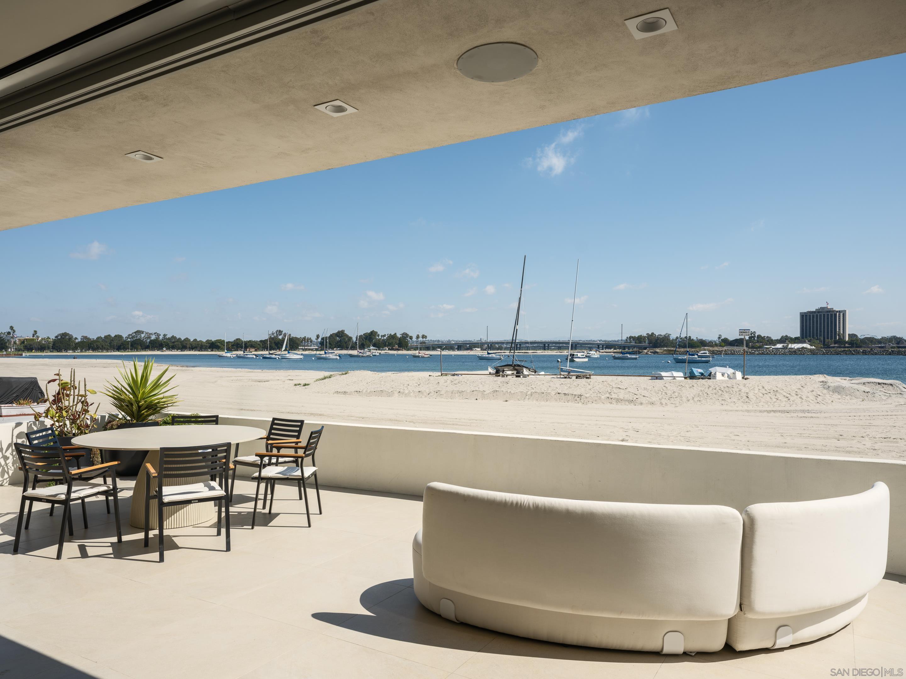 Detail Gallery Image 13 of 72 For 2841  Bayside Walk, San Diego,  CA 92109 - 4 Beds | 4 Baths