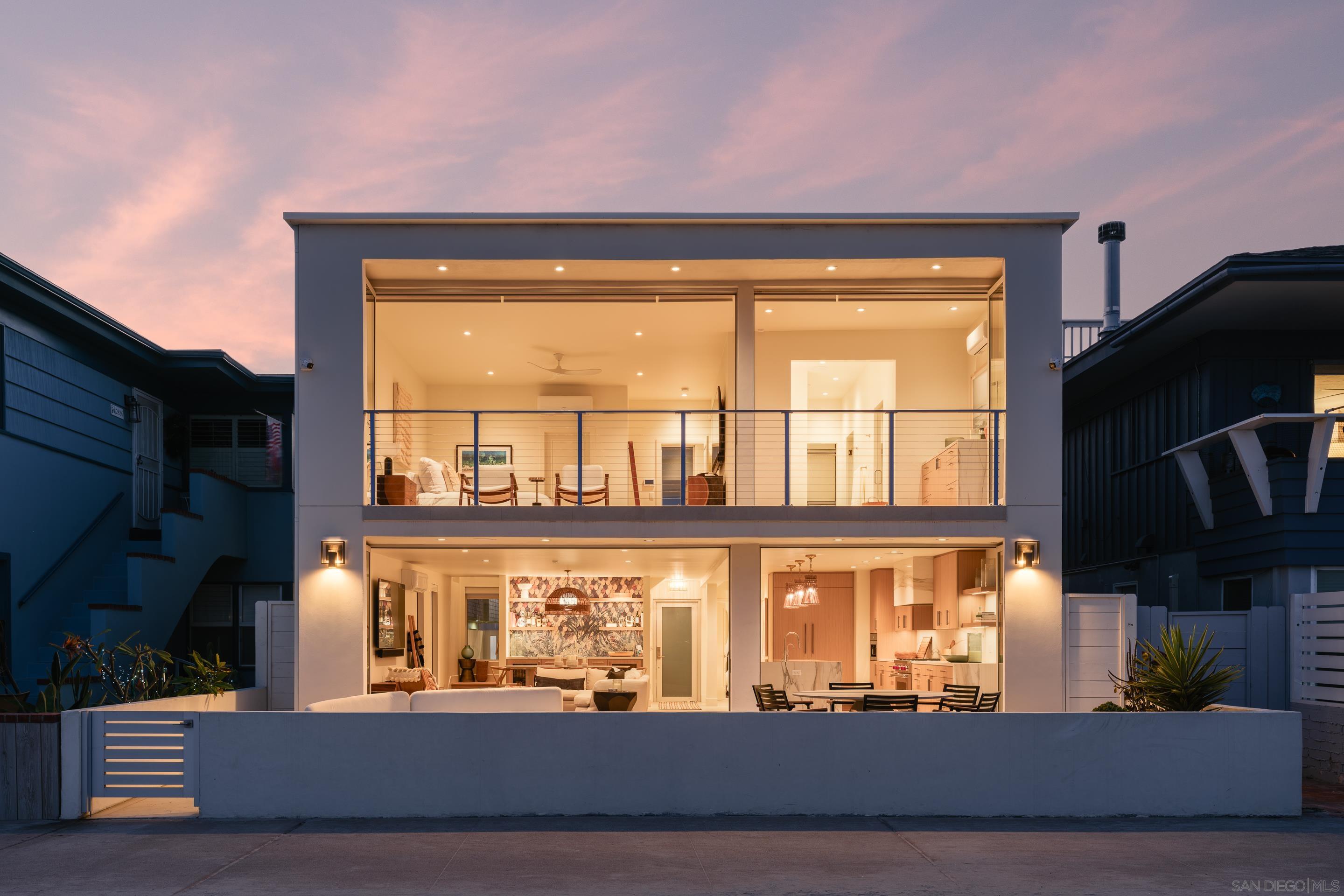 Detail Gallery Image 3 of 72 For 2841  Bayside Walk, San Diego,  CA 92109 - 4 Beds | 4 Baths