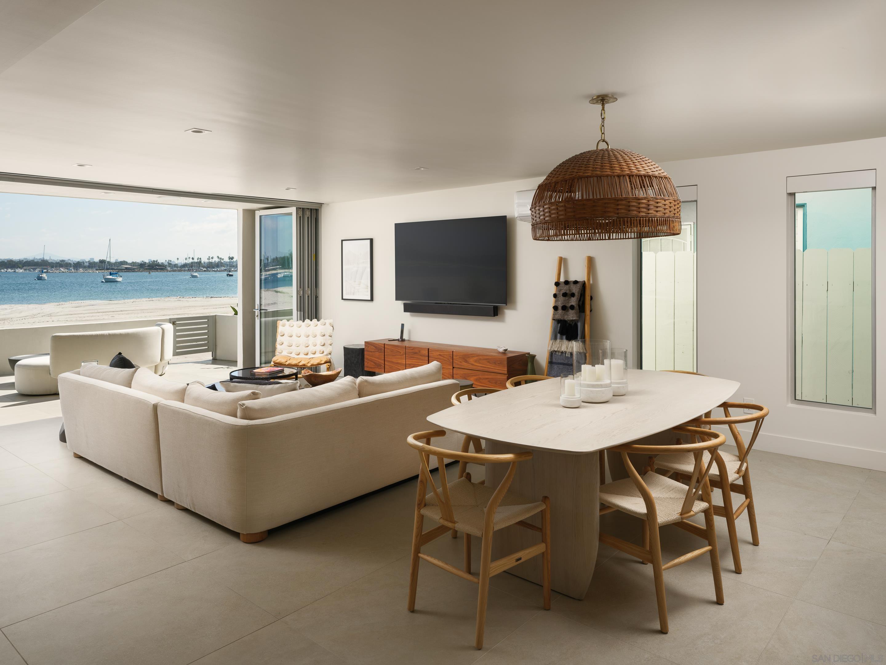 Detail Gallery Image 30 of 72 For 2841  Bayside Walk, San Diego,  CA 92109 - 4 Beds | 4 Baths