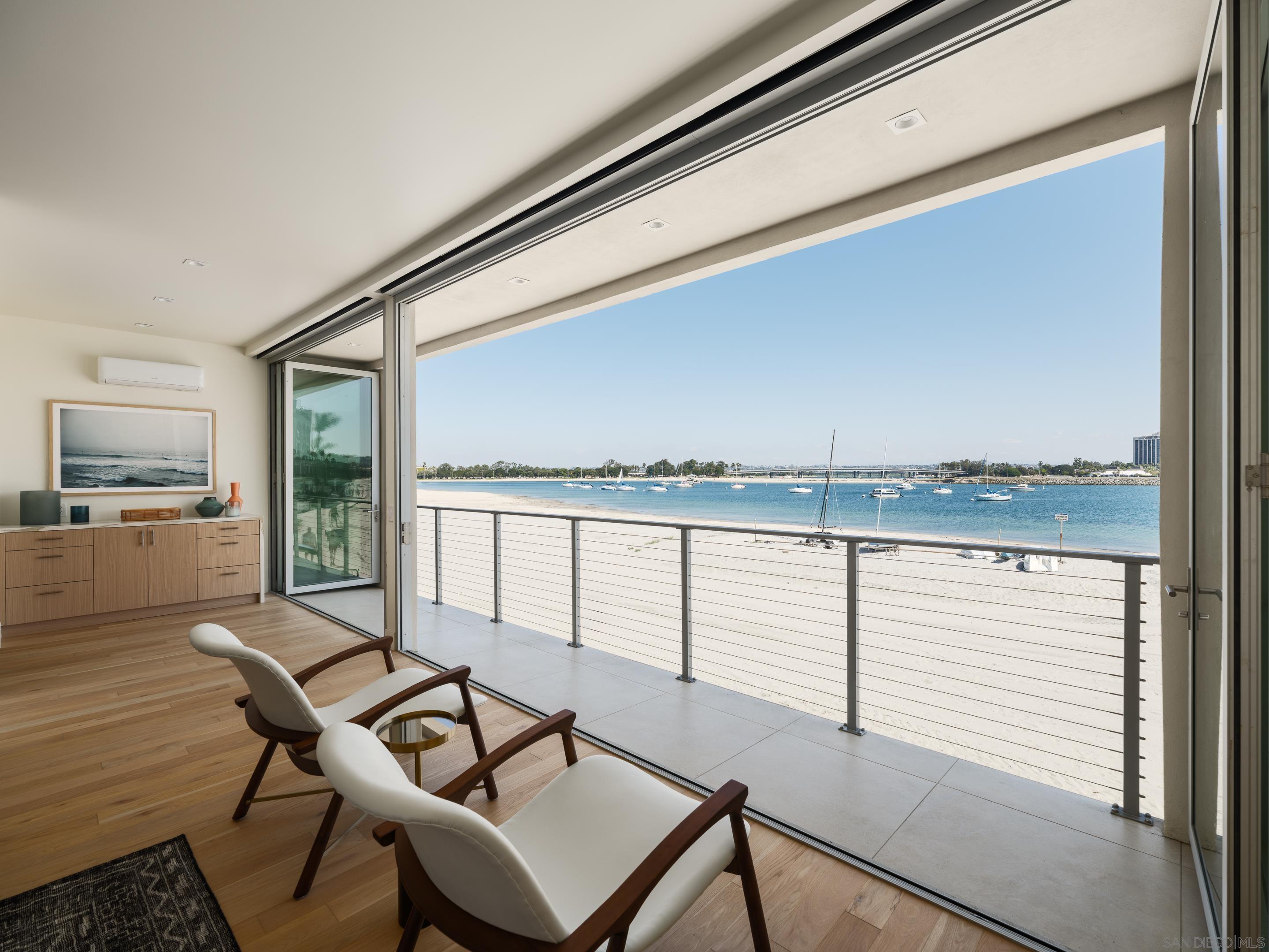 Detail Gallery Image 34 of 72 For 2841  Bayside Walk, San Diego,  CA 92109 - 4 Beds | 4 Baths