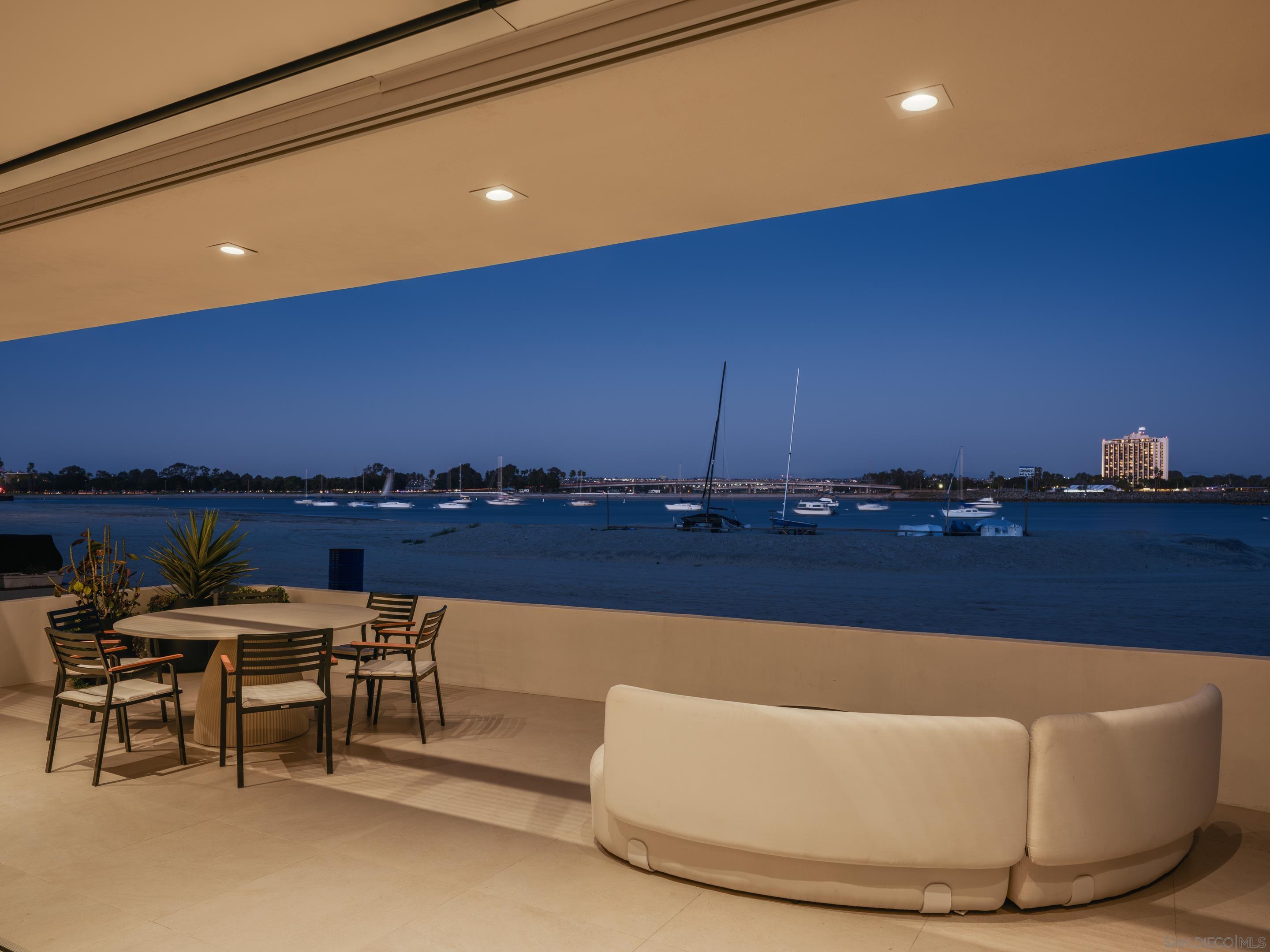 Detail Gallery Image 8 of 72 For 2841  Bayside Walk, San Diego,  CA 92109 - 4 Beds | 4 Baths