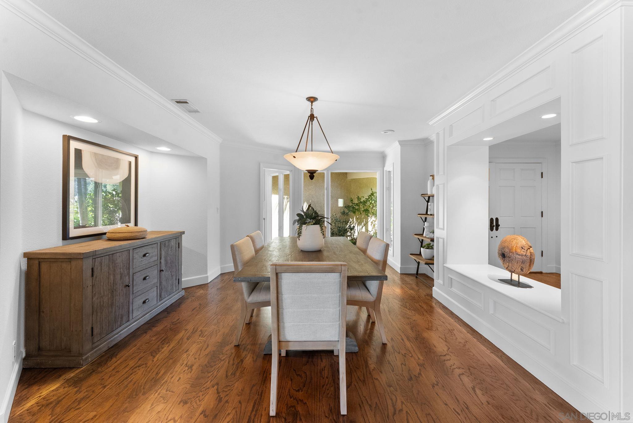 Detail Gallery Image 11 of 29 For 6984  via Estrada, La Jolla,  CA 92037 - 4 Beds | 4 Baths