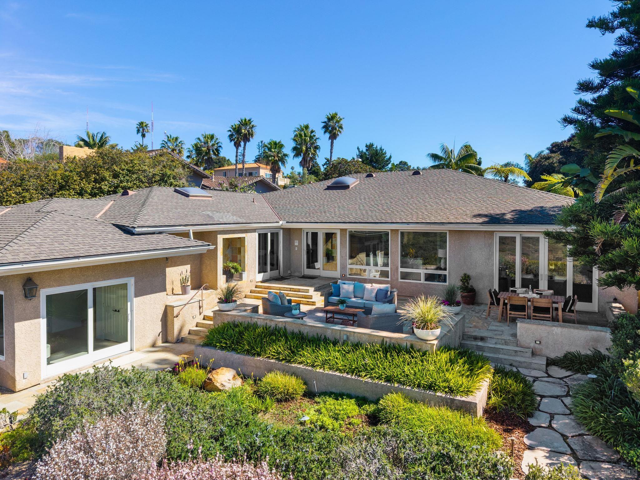 Detail Gallery Image 18 of 29 For 6984  via Estrada, La Jolla,  CA 92037 - 4 Beds | 4 Baths