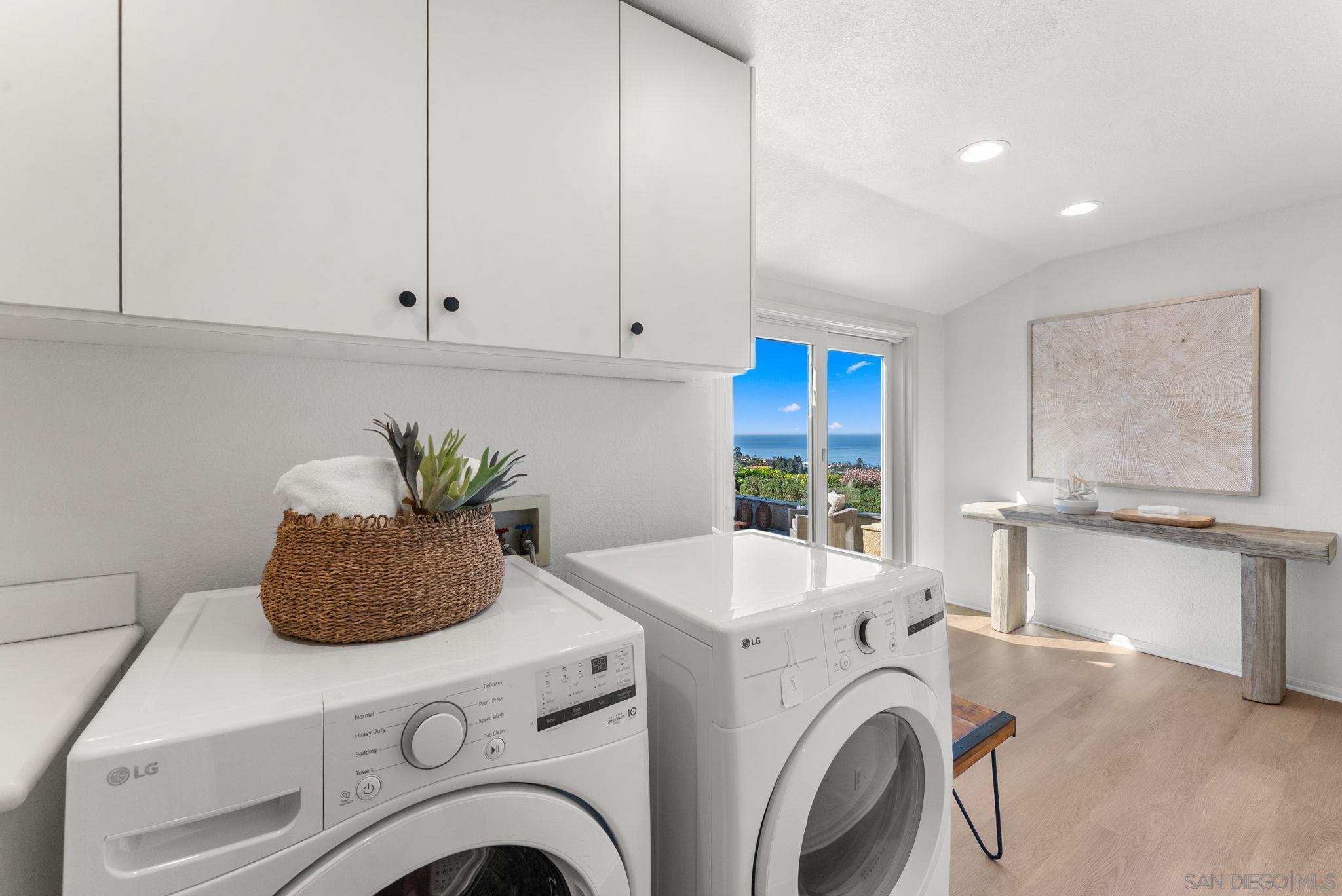 Detail Gallery Image 24 of 29 For 6984  via Estrada, La Jolla,  CA 92037 - 4 Beds | 4 Baths