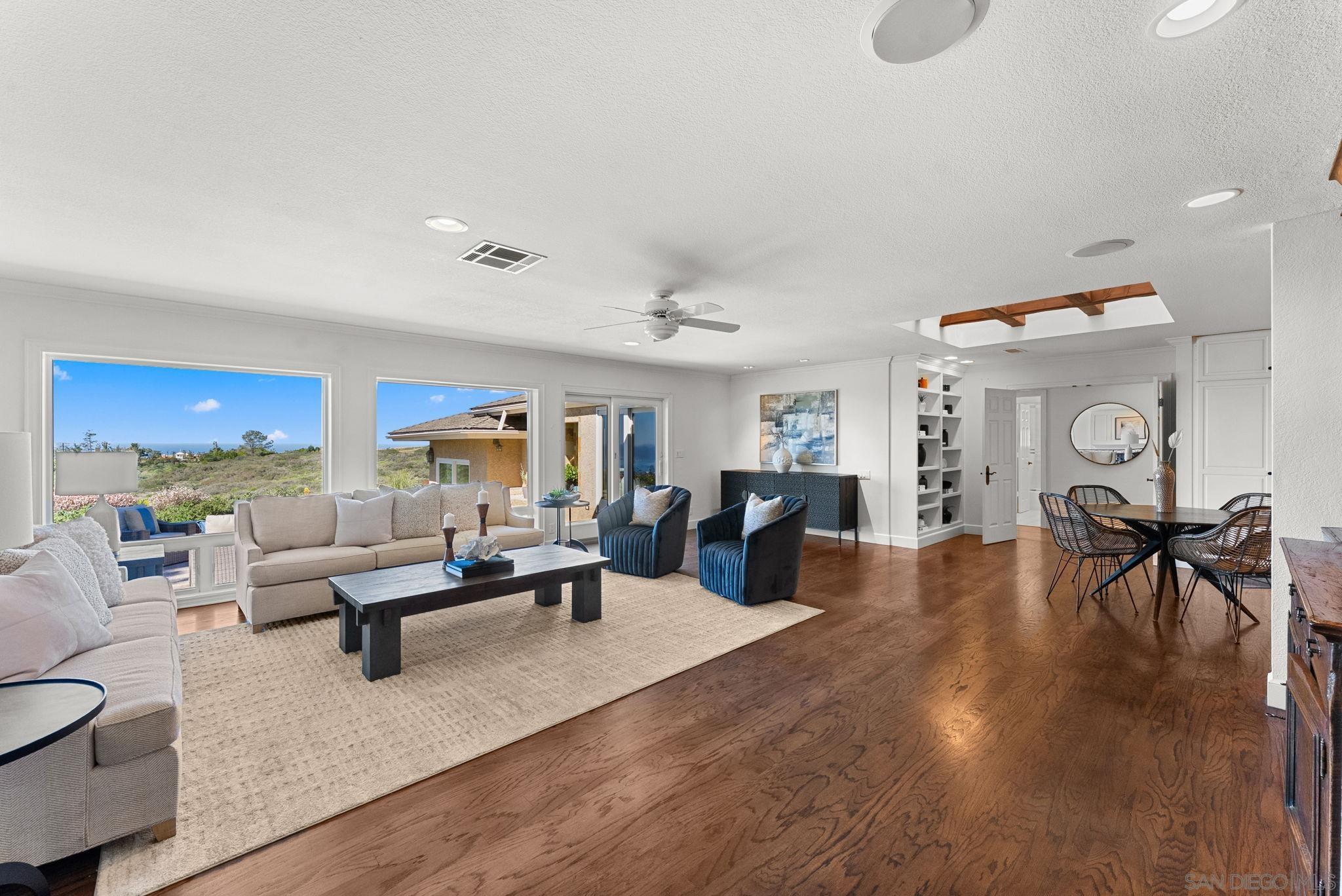 Detail Gallery Image 6 of 29 For 6984  via Estrada, La Jolla,  CA 92037 - 4 Beds | 4 Baths
