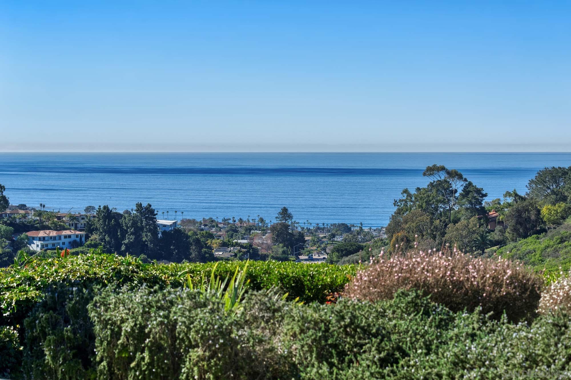 Detail Gallery Image 7 of 29 For 6984  via Estrada, La Jolla,  CA 92037 - 4 Beds | 4 Baths