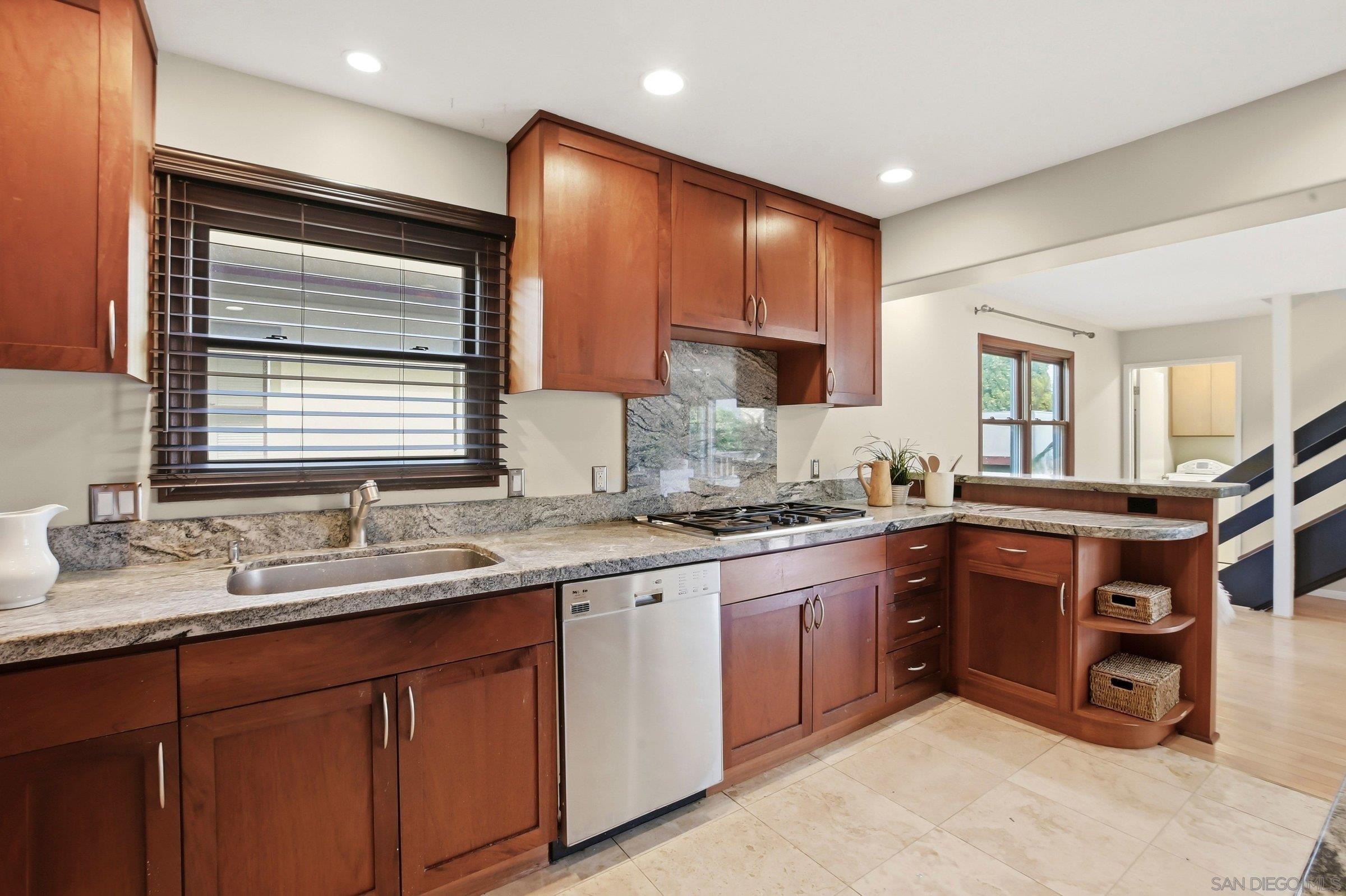 Detail Gallery Image 9 of 39 For 3625  Kite St, San Diego,  CA 92103 - 3 Beds | 2 Baths