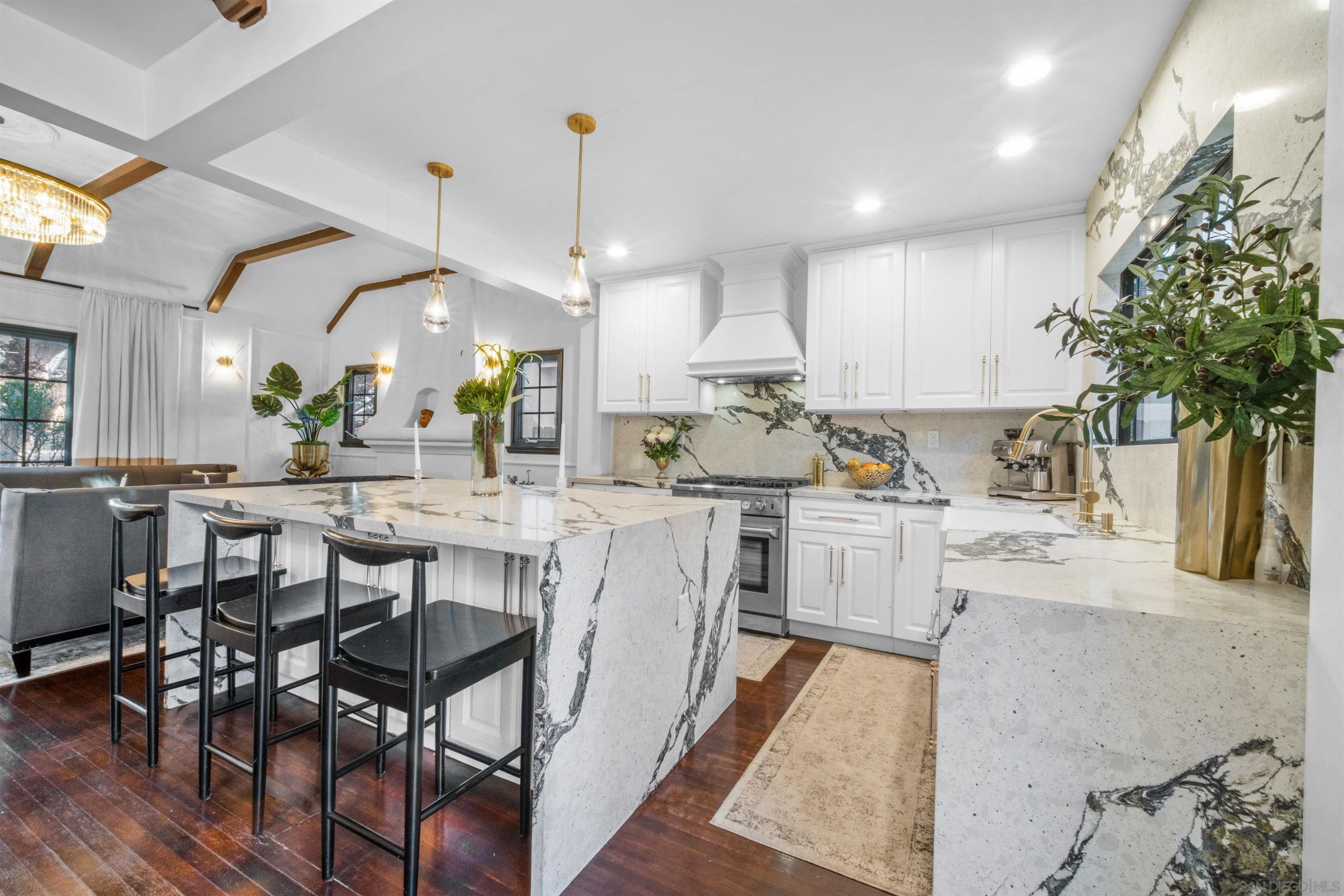 Detail Gallery Image 11 of 47 For 340  B Ave, Coronado,  CA 92118 - 4 Beds | 3 Baths