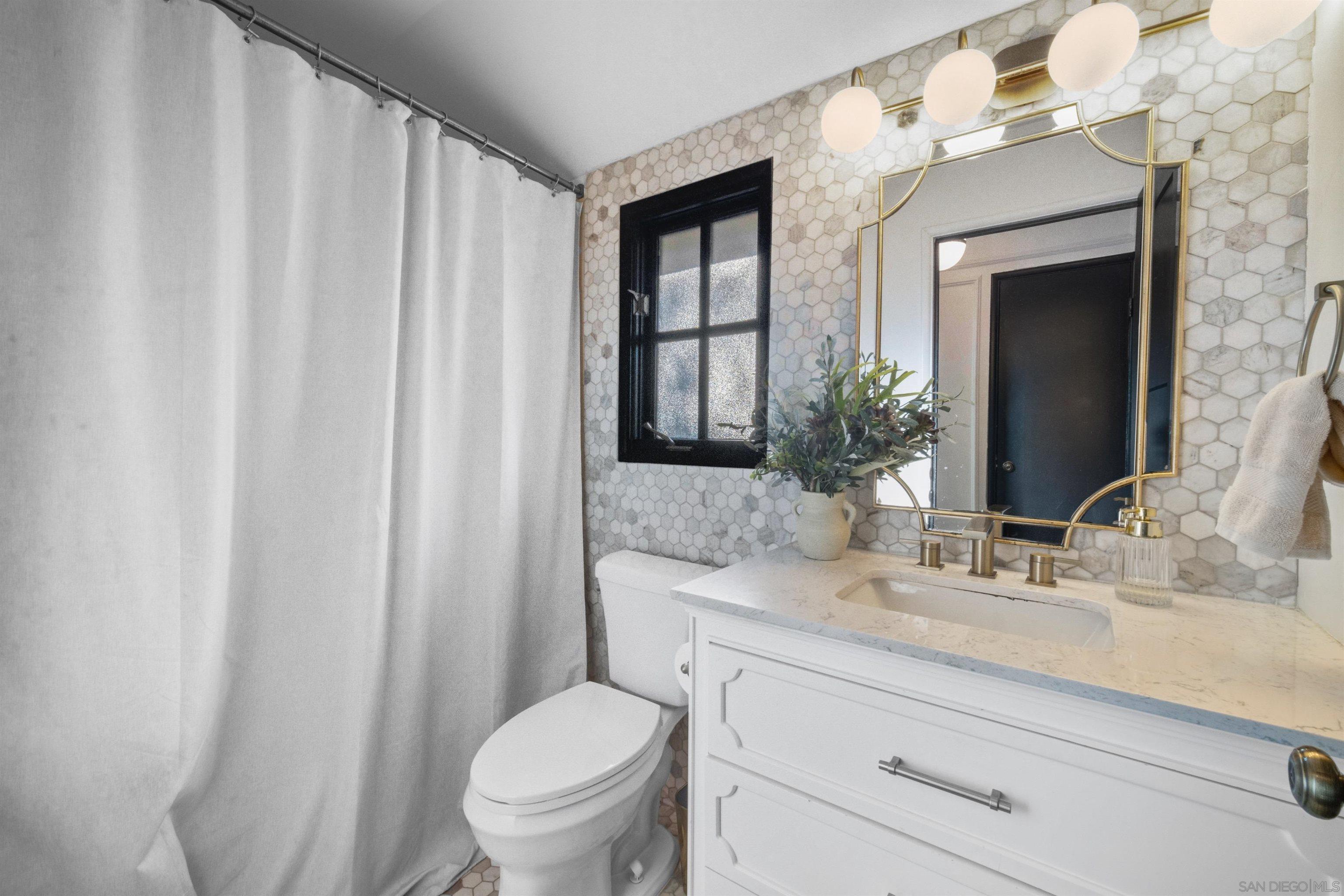 Detail Gallery Image 28 of 47 For 340  B Ave, Coronado,  CA 92118 - 4 Beds | 3 Baths