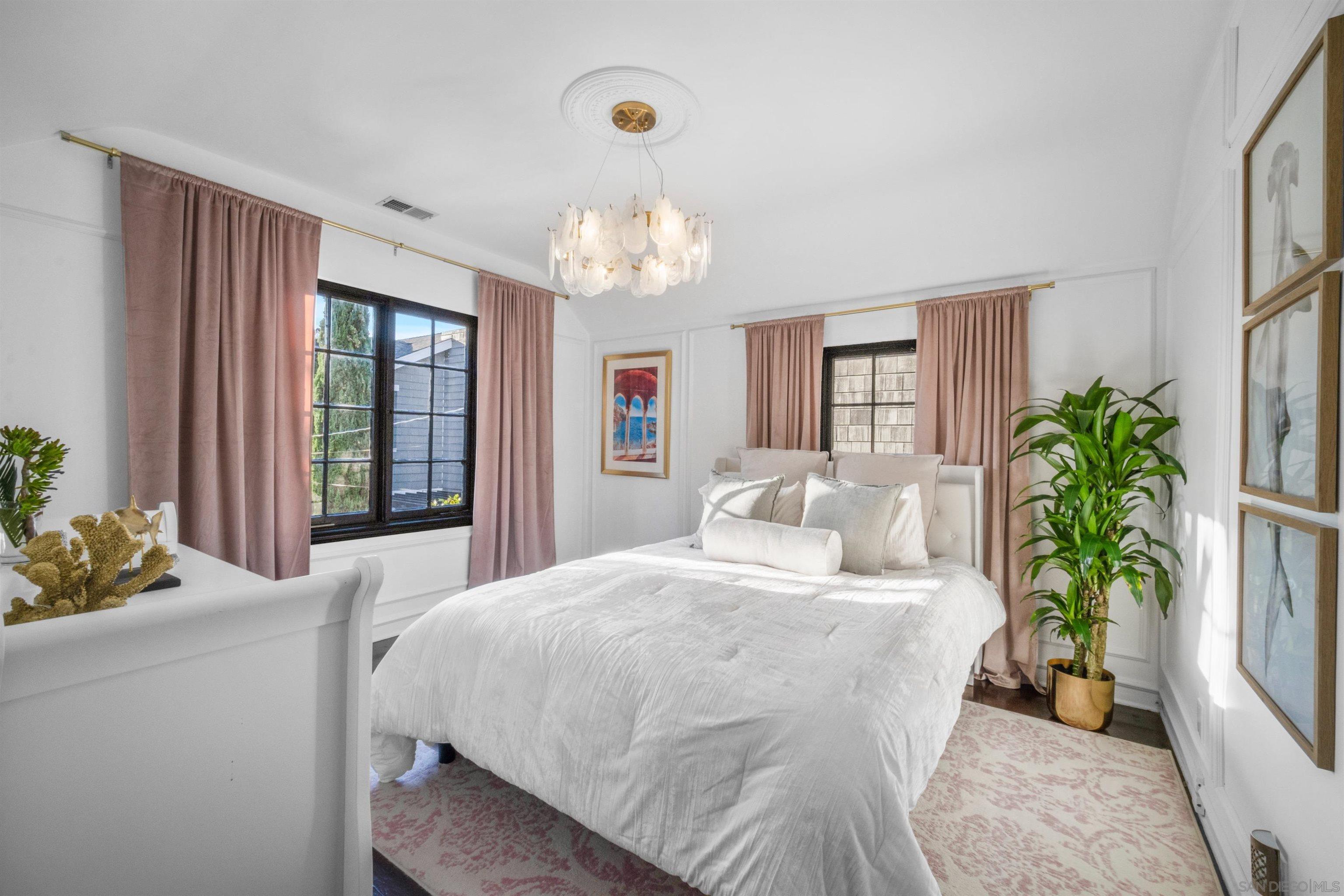 Detail Gallery Image 29 of 47 For 340  B Ave, Coronado,  CA 92118 - 4 Beds | 3 Baths