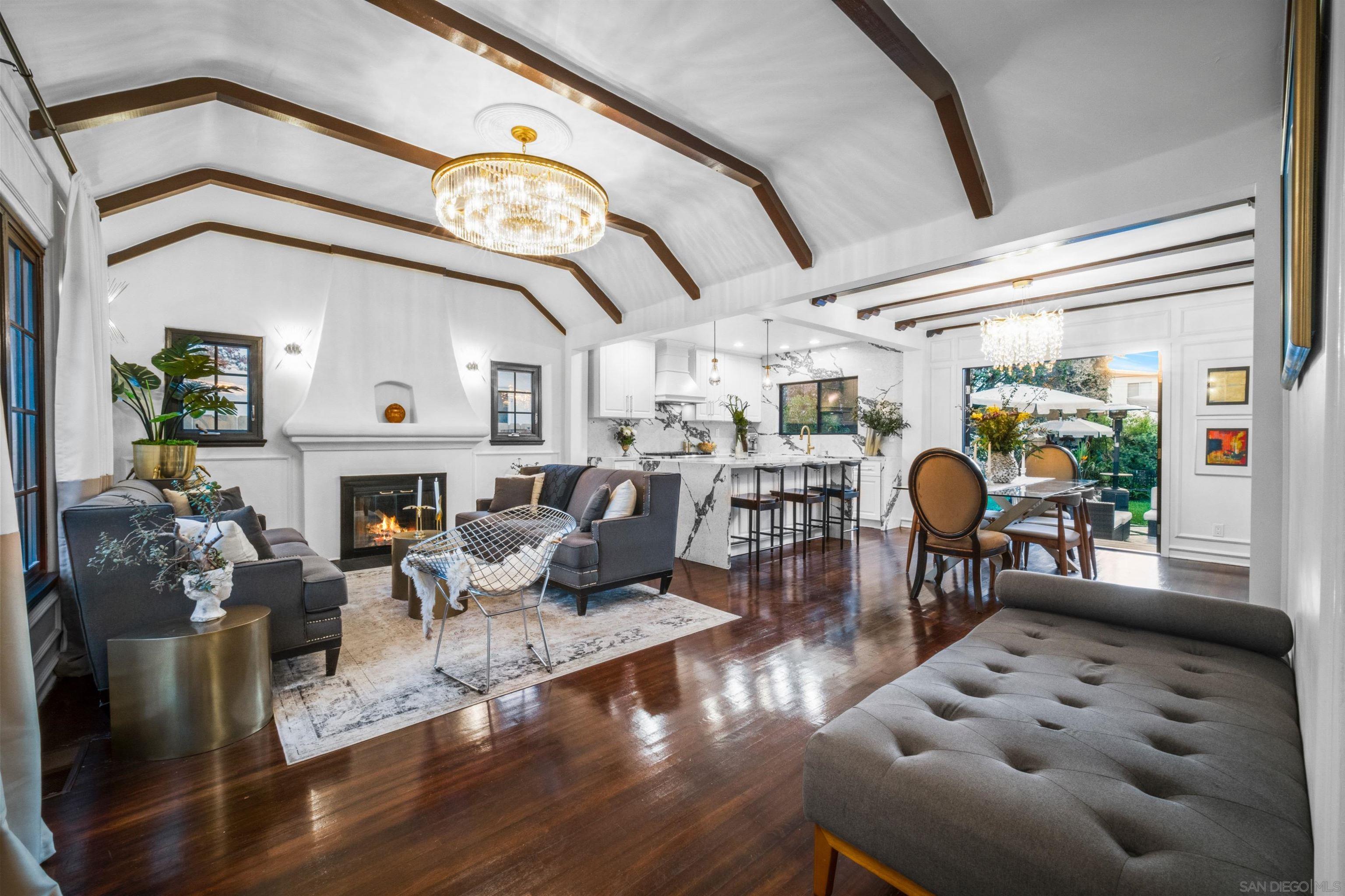 Detail Gallery Image 4 of 47 For 340  B Ave, Coronado,  CA 92118 - 4 Beds | 3 Baths