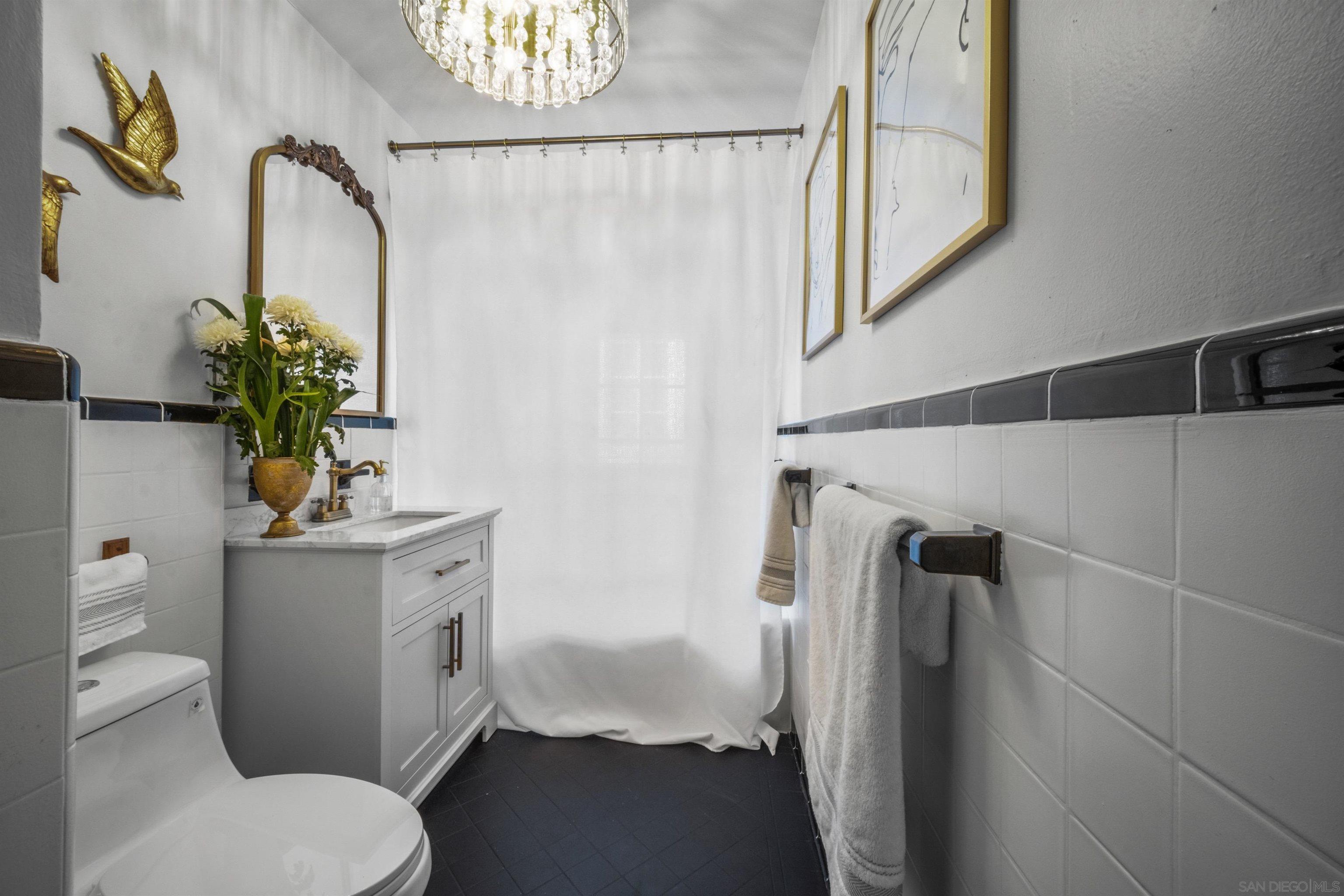 Detail Gallery Image 32 of 47 For 340  B Ave, Coronado,  CA 92118 - 4 Beds | 3 Baths