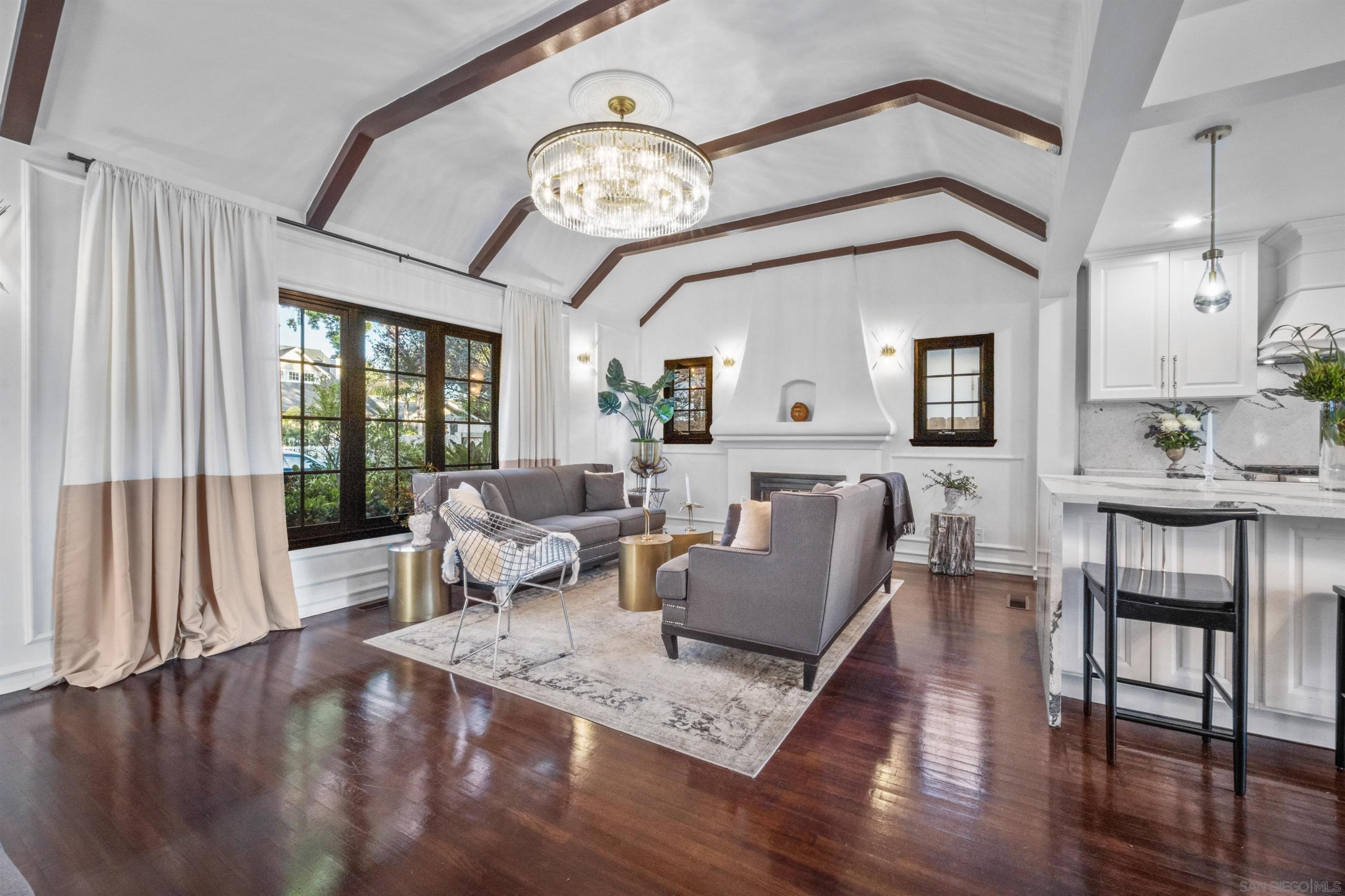 Detail Gallery Image 6 of 47 For 340  B Ave, Coronado,  CA 92118 - 4 Beds | 3 Baths