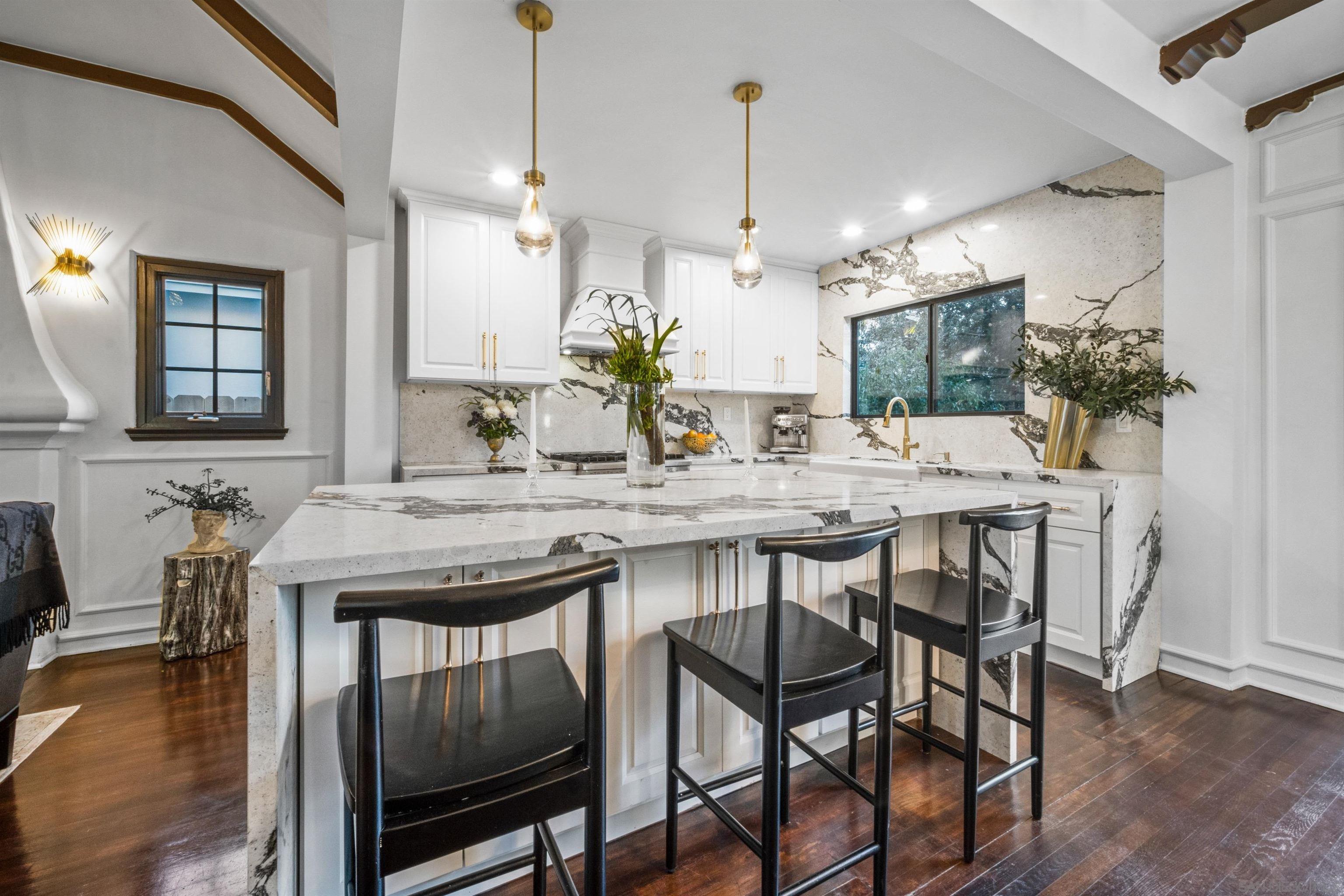 Detail Gallery Image 10 of 47 For 340  B Ave, Coronado,  CA 92118 - 4 Beds | 3 Baths