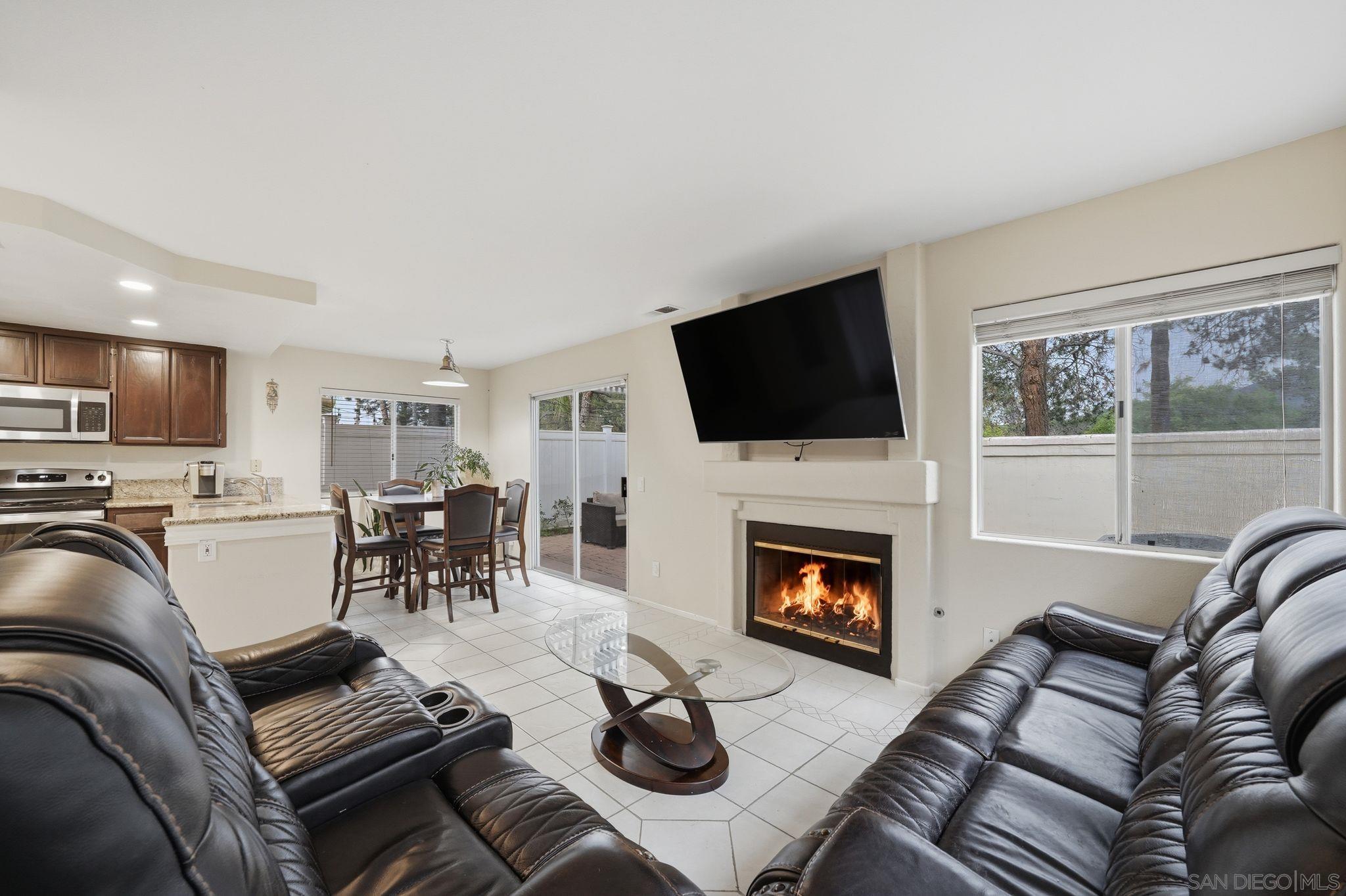 Detail Gallery Image 11 of 31 For 12233  via Hacienda, El Cajon,  CA 92019 - 4 Beds | 2/1 Baths