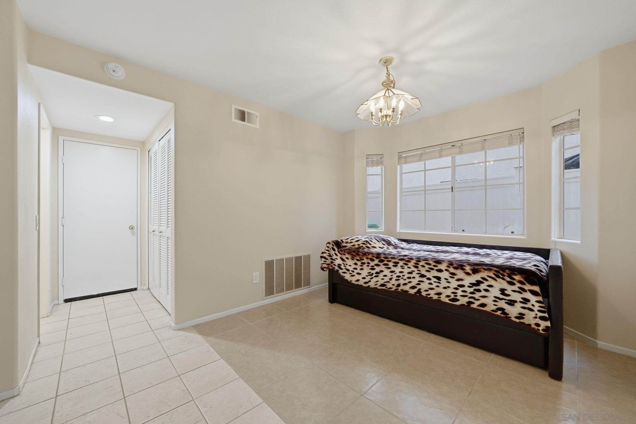 Detail Gallery Image 12 of 31 For 12233  via Hacienda, El Cajon,  CA 92019 - 4 Beds | 2/1 Baths