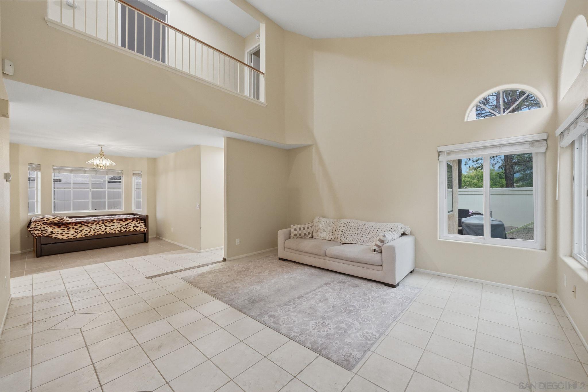 Detail Gallery Image 3 of 31 For 12233  via Hacienda, El Cajon,  CA 92019 - 4 Beds | 2/1 Baths