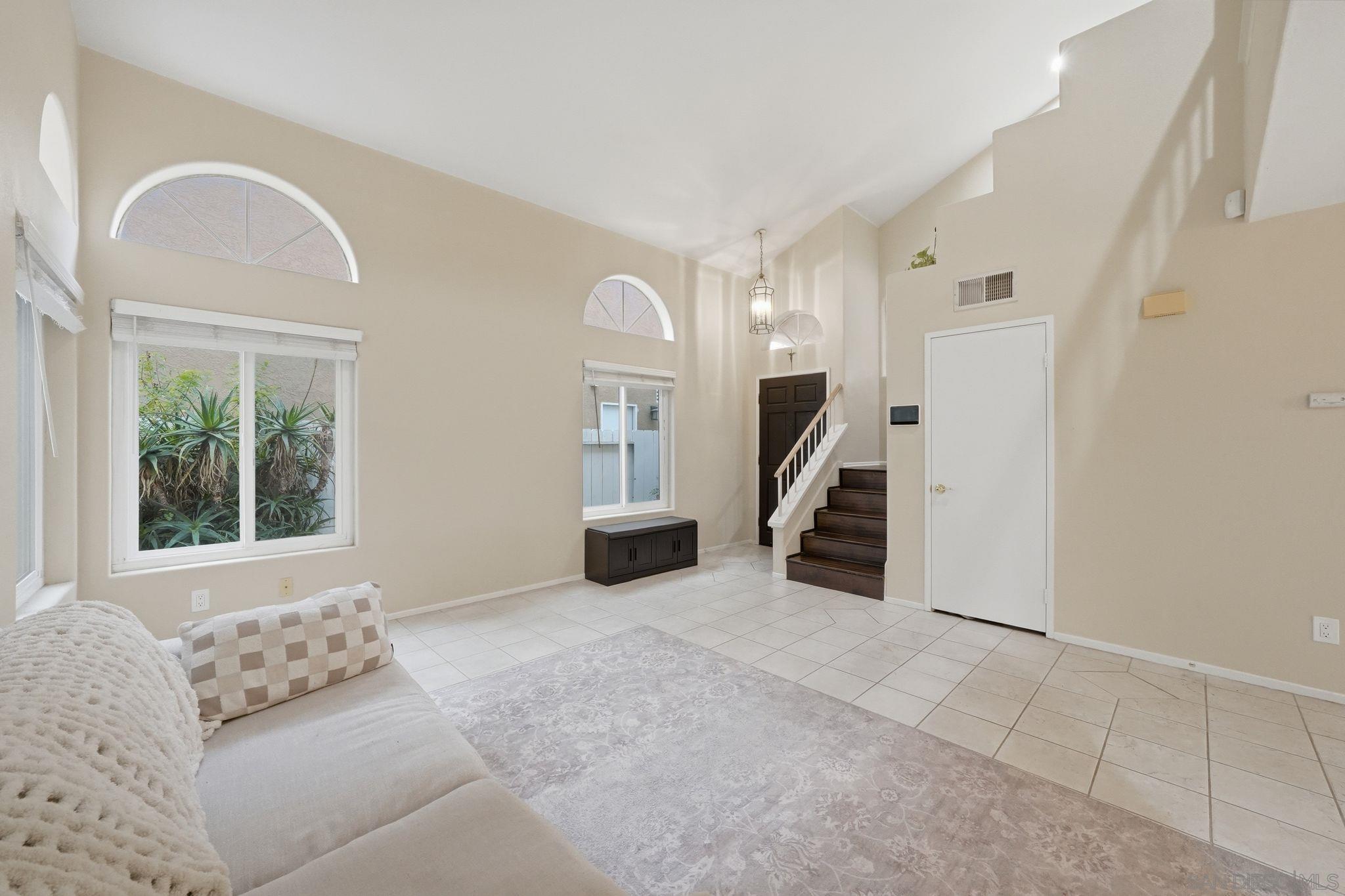 Detail Gallery Image 4 of 31 For 12233  via Hacienda, El Cajon,  CA 92019 - 4 Beds | 2/1 Baths