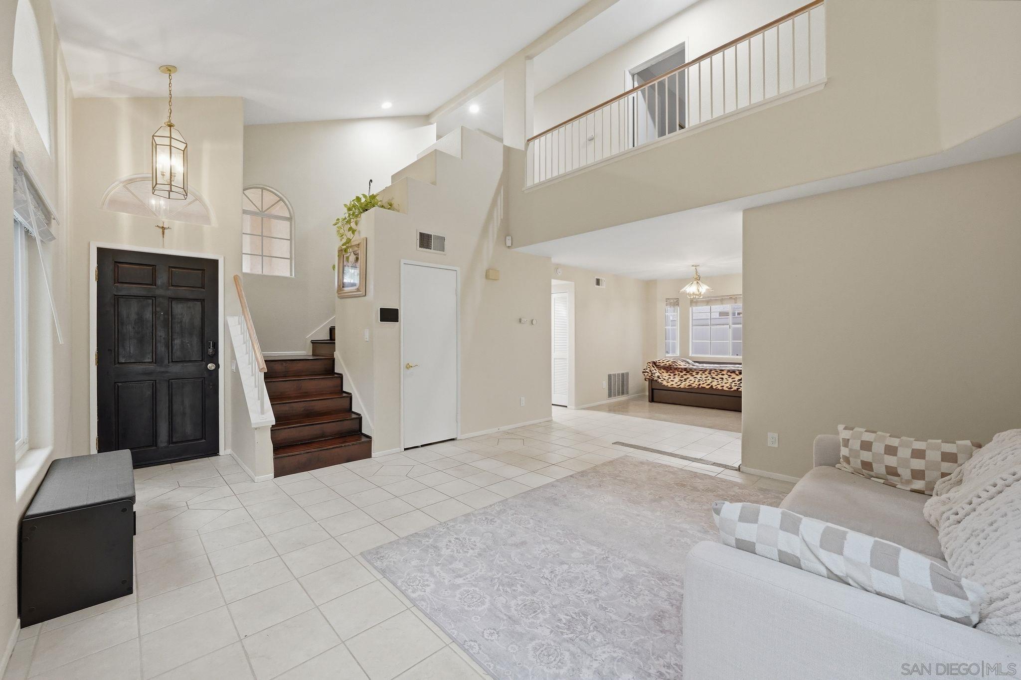 Detail Gallery Image 5 of 31 For 12233  via Hacienda, El Cajon,  CA 92019 - 4 Beds | 2/1 Baths