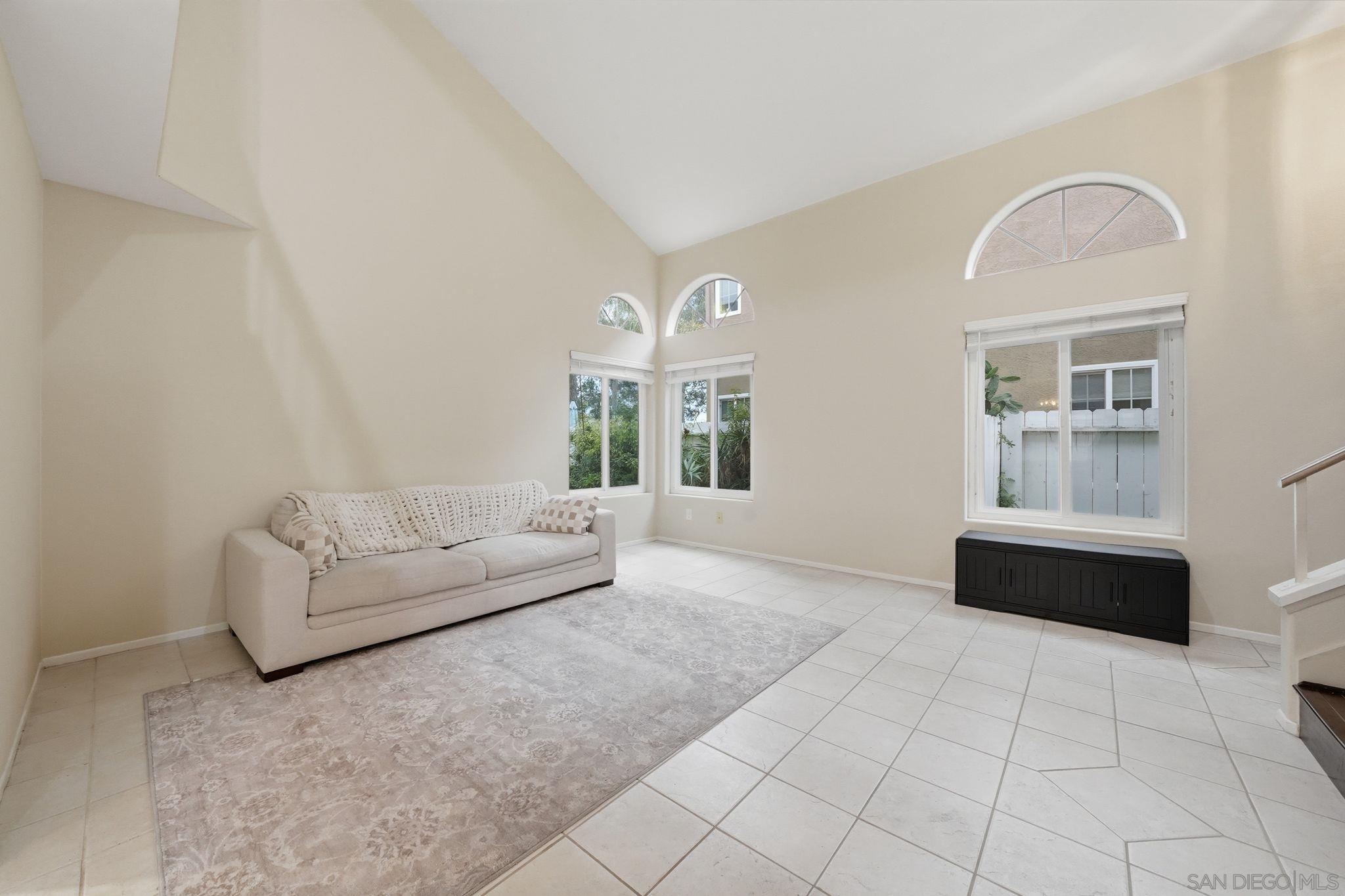 Detail Gallery Image 6 of 31 For 12233  via Hacienda, El Cajon,  CA 92019 - 4 Beds | 2/1 Baths