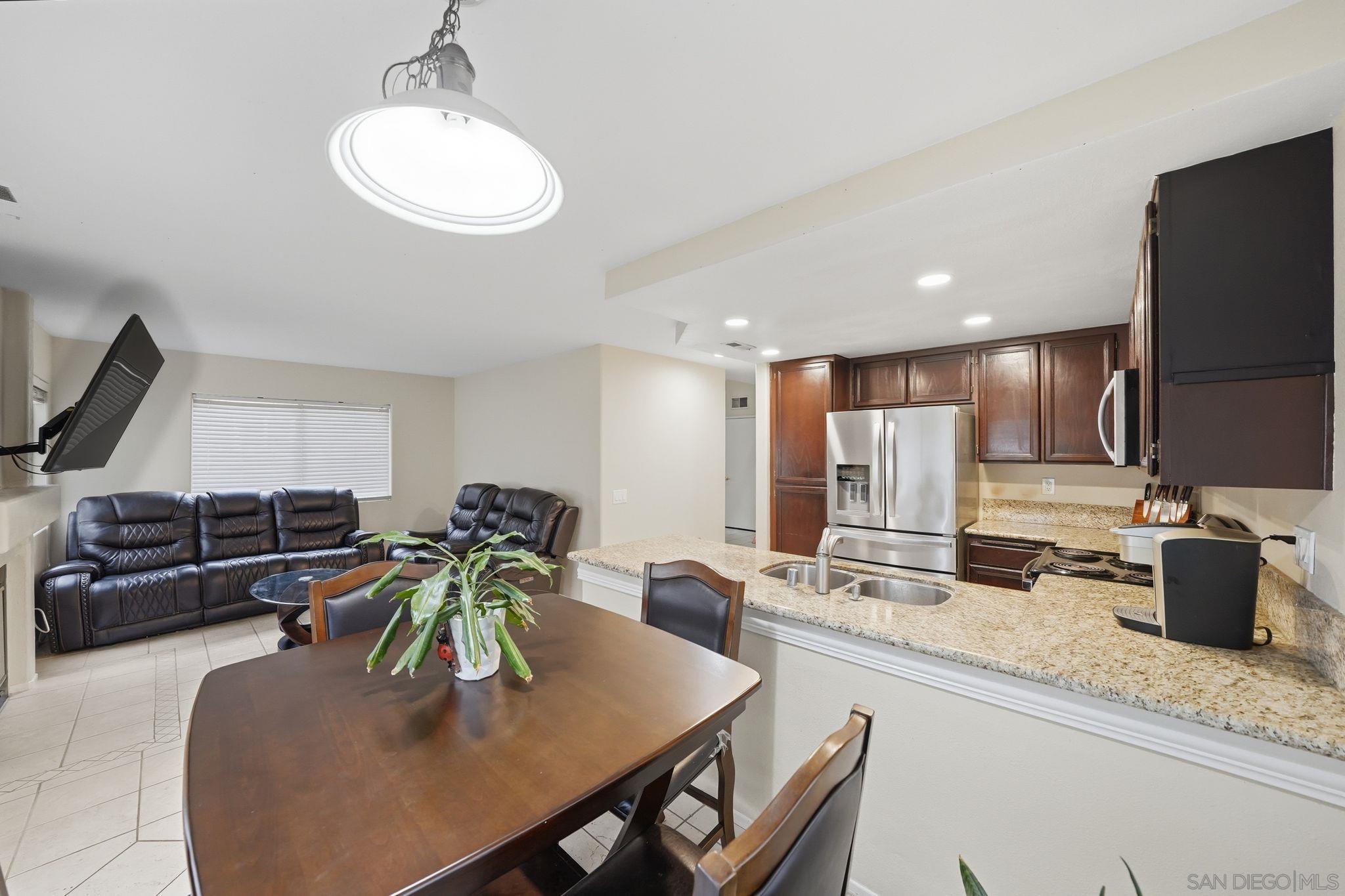 Detail Gallery Image 10 of 31 For 12233  via Hacienda, El Cajon,  CA 92019 - 4 Beds | 2/1 Baths