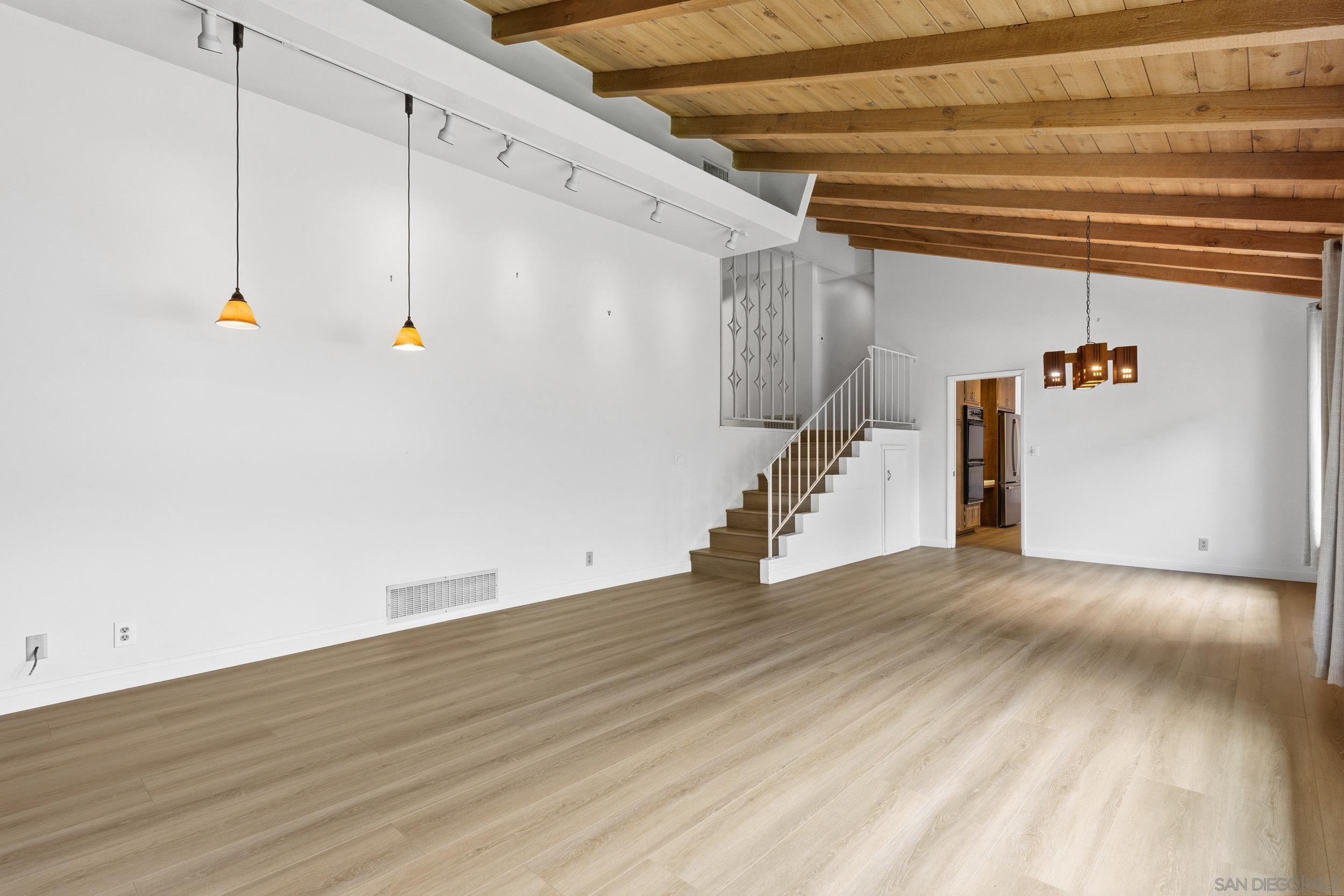 Detail Gallery Image 5 of 31 For 13941  Sagewood Dr, Poway,  CA 92064 - 4 Beds | 2 Baths