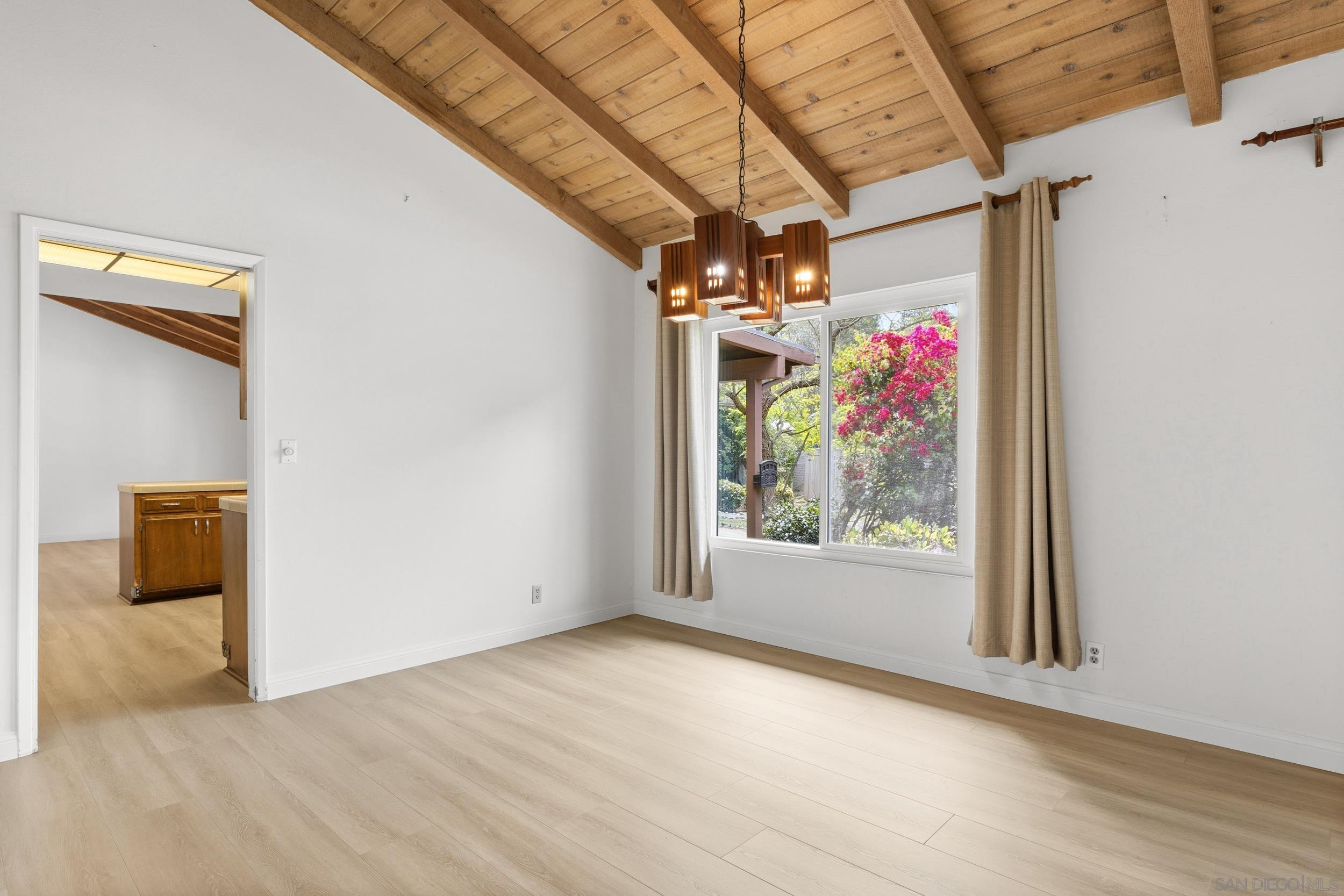 Detail Gallery Image 6 of 31 For 13941  Sagewood Dr, Poway,  CA 92064 - 4 Beds | 2 Baths