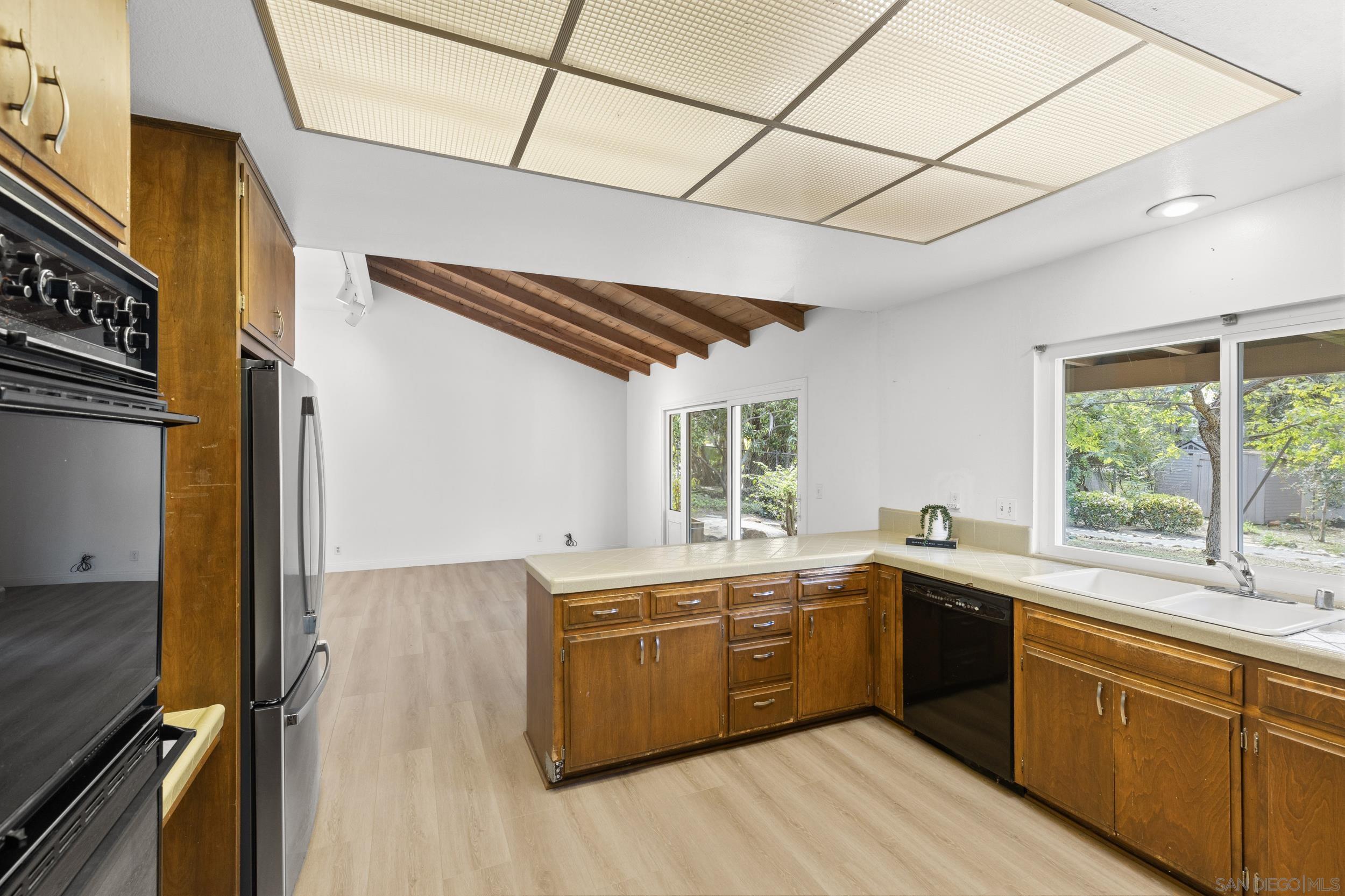 Detail Gallery Image 8 of 31 For 13941  Sagewood Dr, Poway,  CA 92064 - 4 Beds | 2 Baths