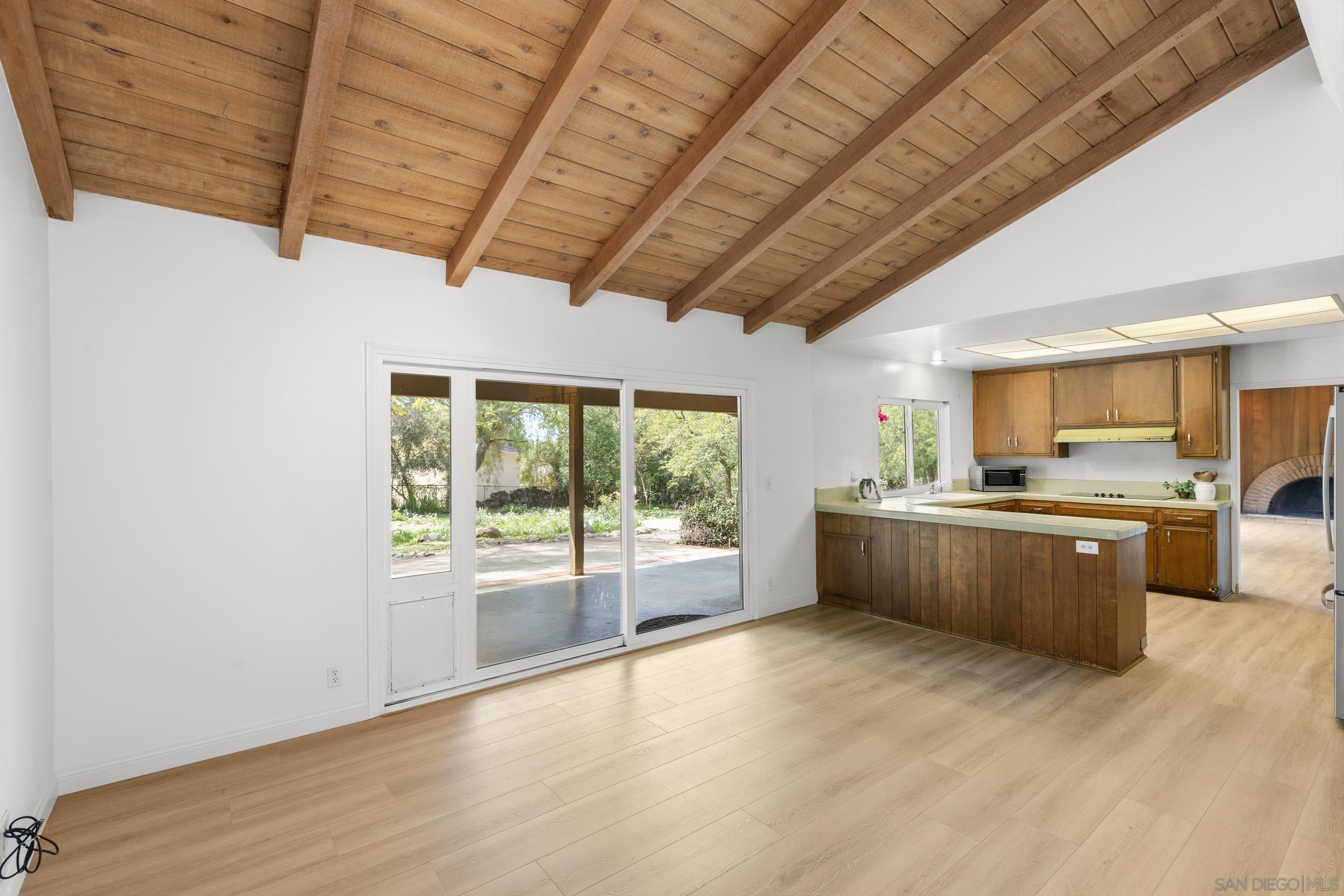 Detail Gallery Image 10 of 31 For 13941  Sagewood Dr, Poway,  CA 92064 - 4 Beds | 2 Baths