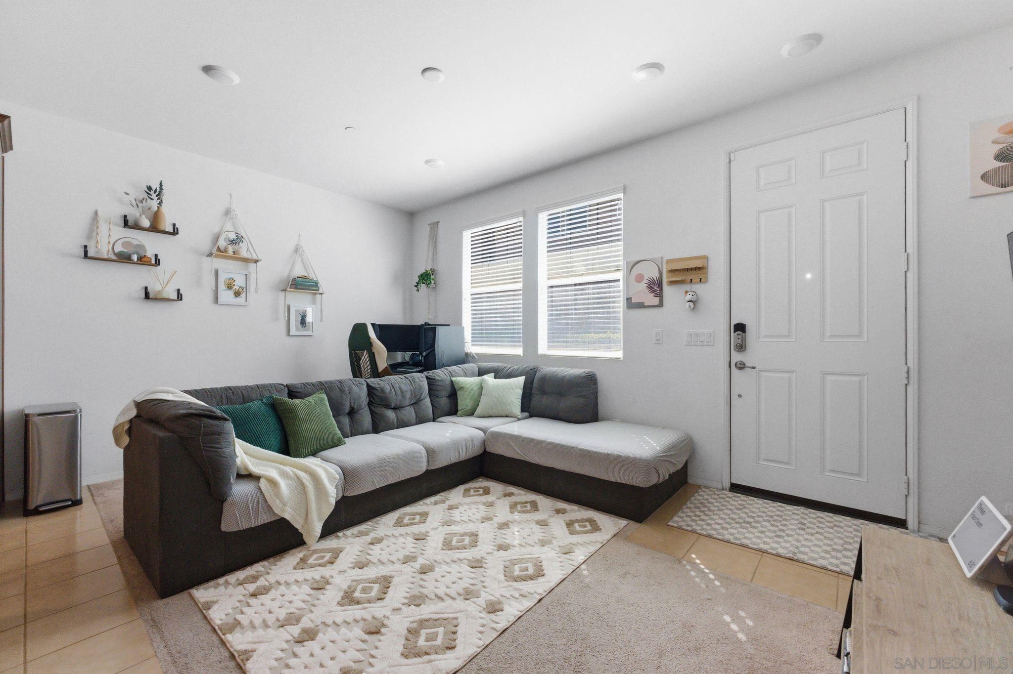 Detail Gallery Image 12 of 50 For 1512  Champion Lane  #UNIT 2,  Chula Vista,  CA 91915 - 3 Beds | 2/1 Baths