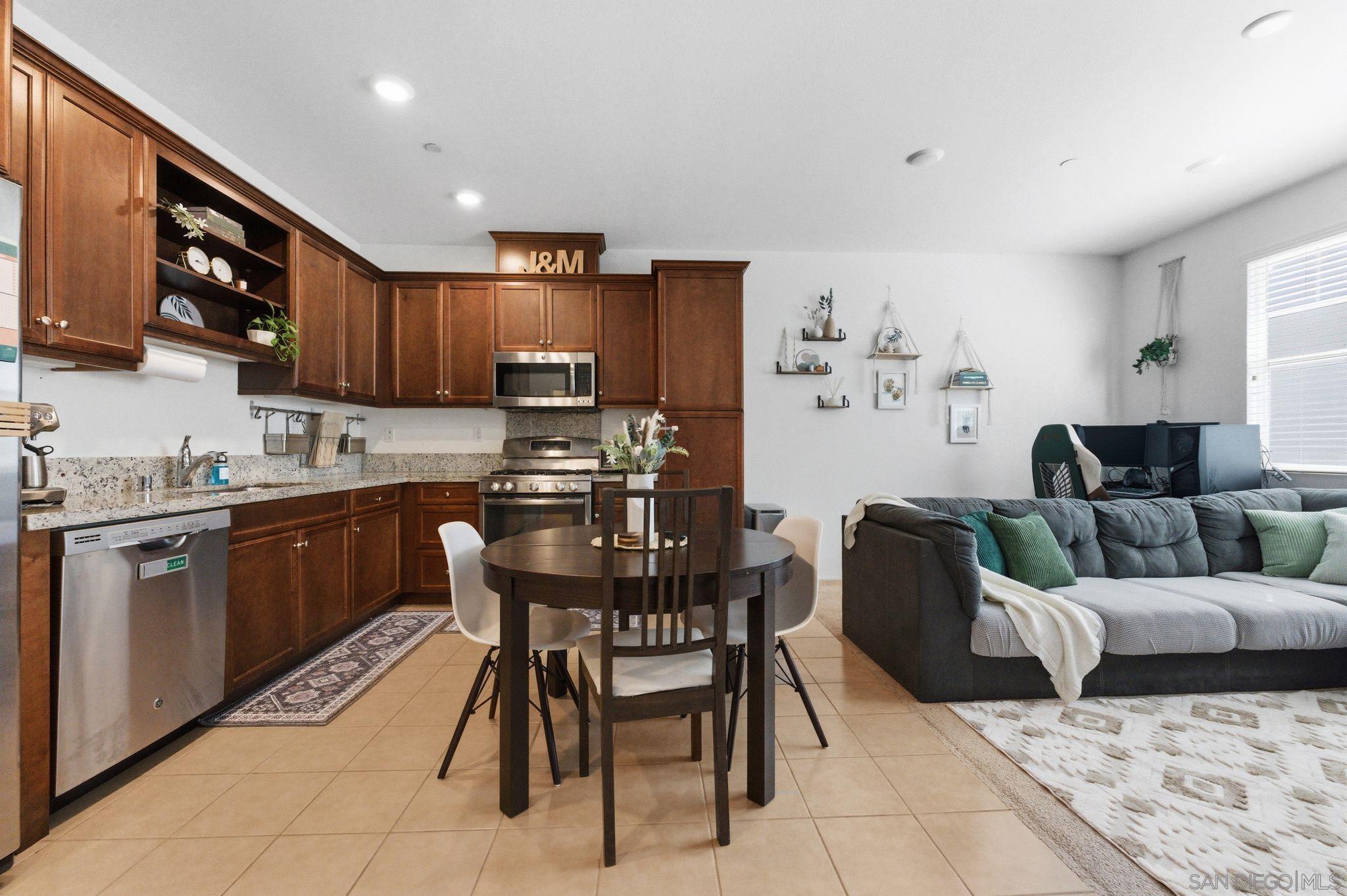 Detail Gallery Image 13 of 50 For 1512  Champion Lane  #UNIT 2,  Chula Vista,  CA 91915 - 3 Beds | 2/1 Baths