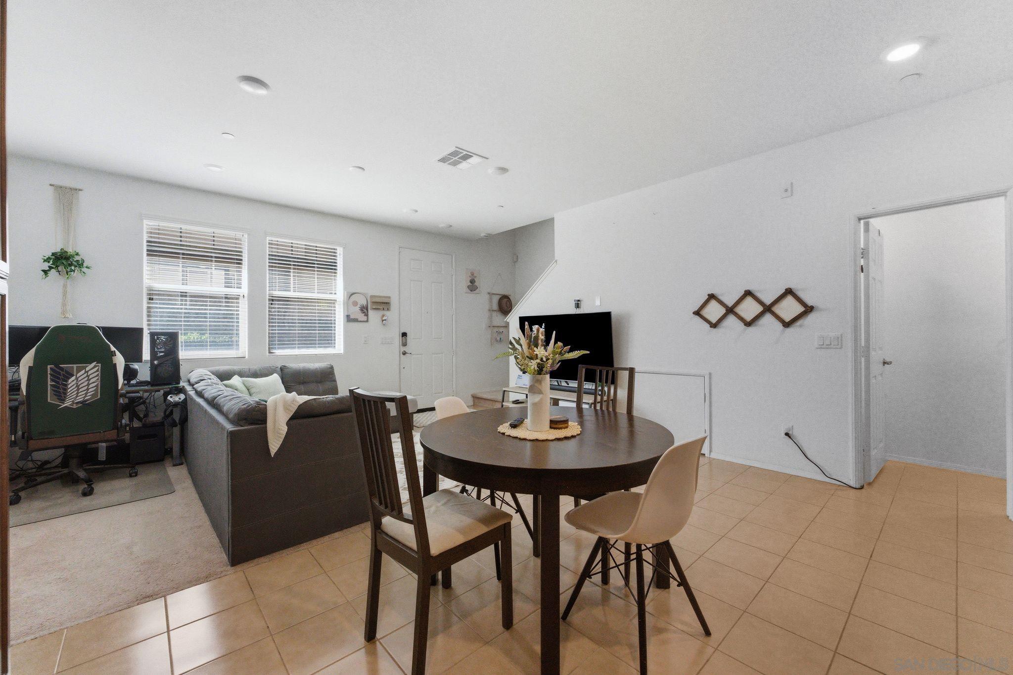 Detail Gallery Image 14 of 50 For 1512  Champion Lane  #UNIT 2,  Chula Vista,  CA 91915 - 3 Beds | 2/1 Baths