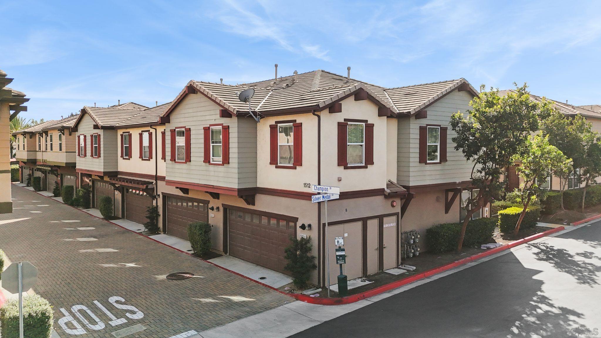 Detail Gallery Image 4 of 50 For 1512  Champion Lane  #UNIT 2,  Chula Vista,  CA 91915 - 3 Beds | 2/1 Baths