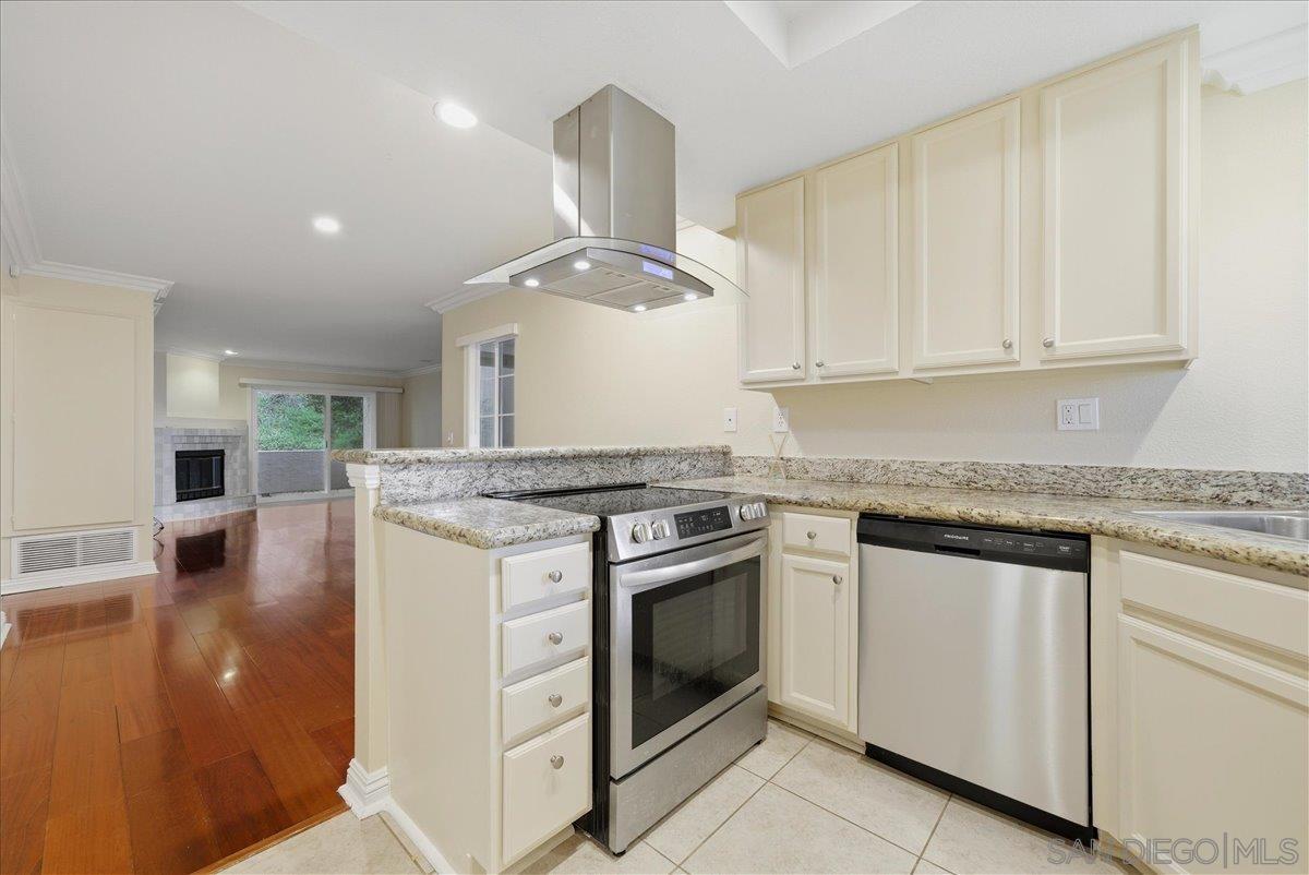 Detail Gallery Image 6 of 29 For 4829  Bella Pacific Row  #116,  San Diego,  CA 92109 - 2 Beds | 2 Baths