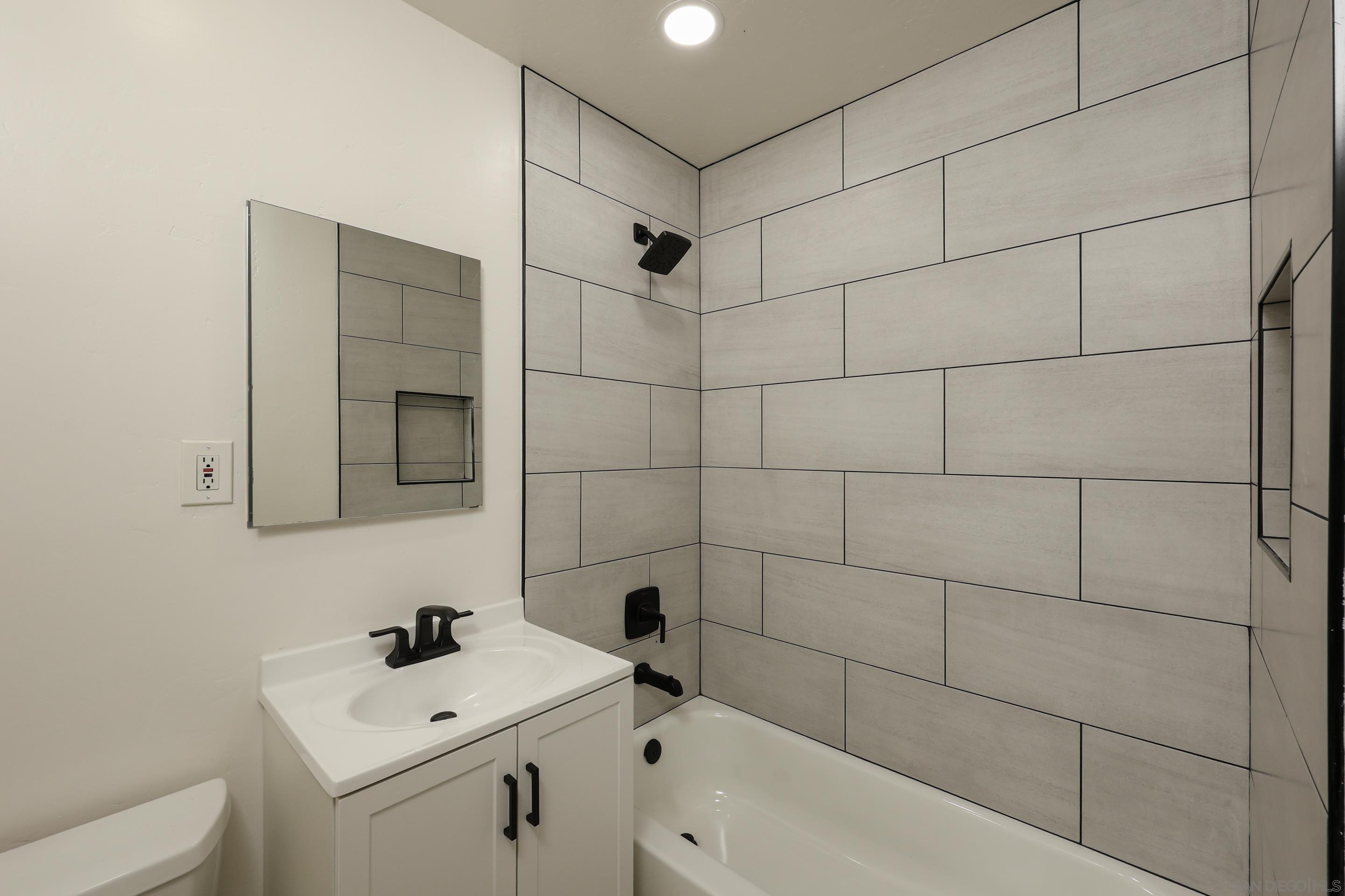 Detail Gallery Image 18 of 30 For 11102  Shadow Hill Way, Santee,  CA 92071 - 3 Beds | 2 Baths