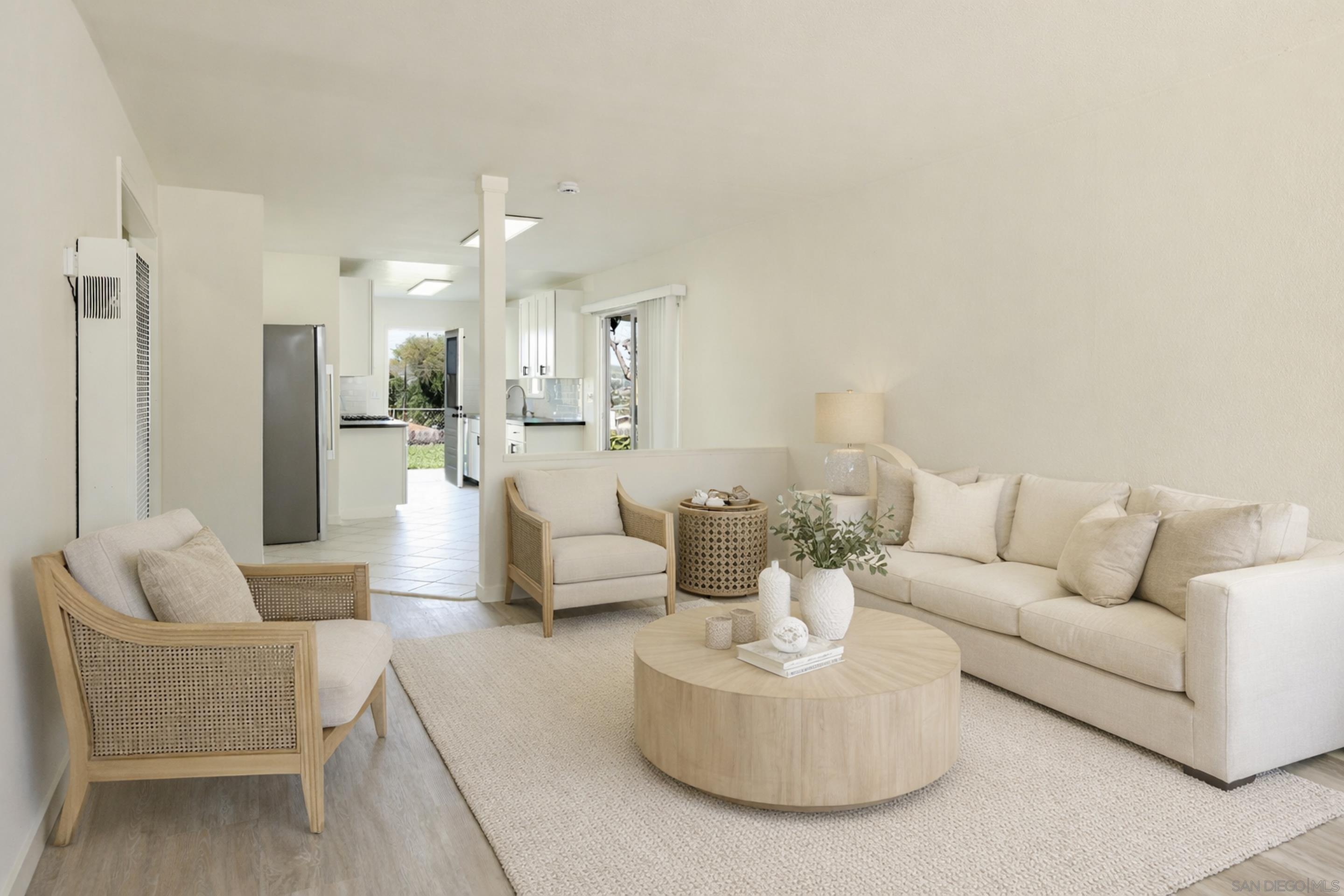 Detail Gallery Image 4 of 30 For 11102  Shadow Hill Way, Santee,  CA 92071 - 3 Beds | 2 Baths