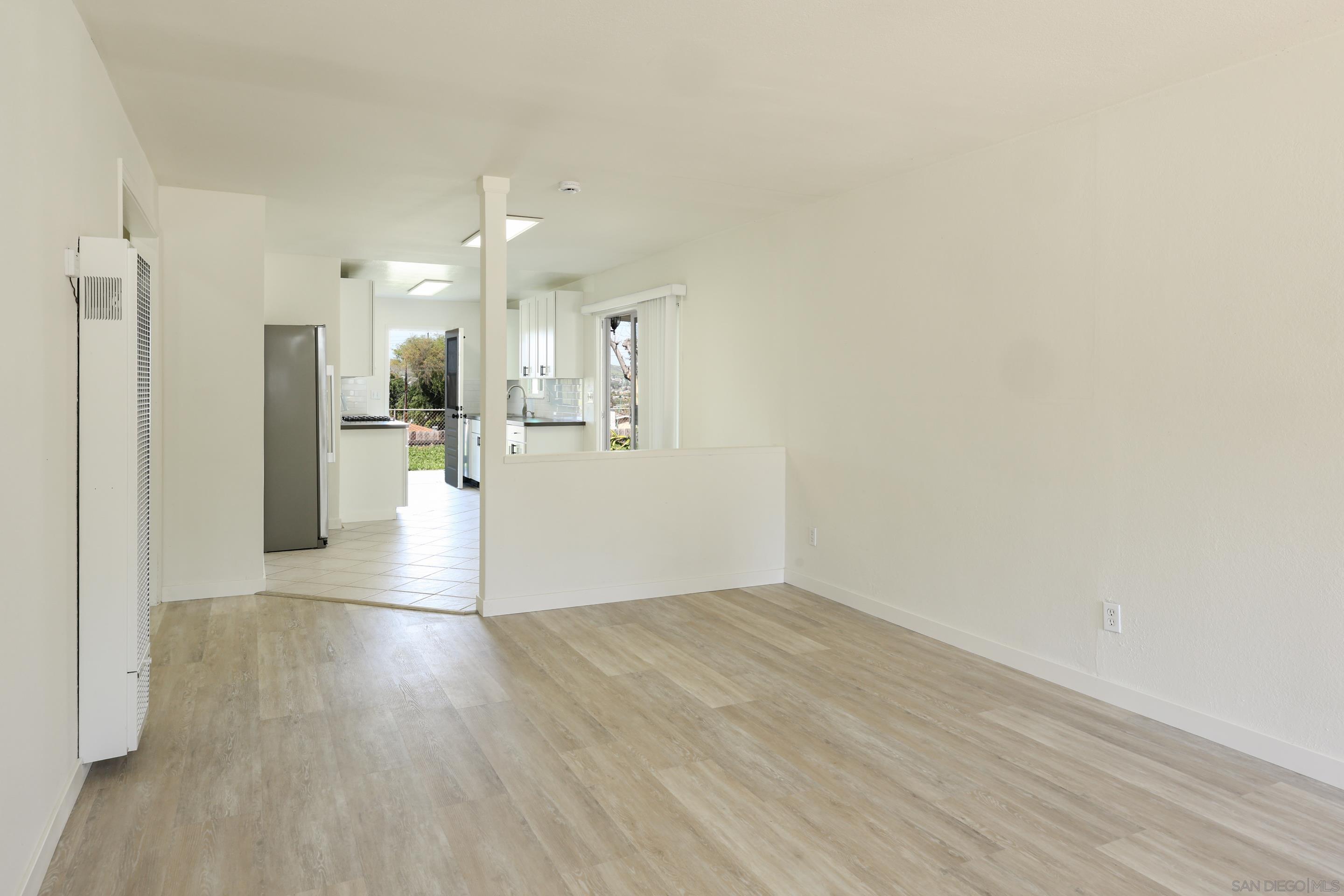 Detail Gallery Image 5 of 30 For 11102  Shadow Hill Way, Santee,  CA 92071 - 3 Beds | 2 Baths