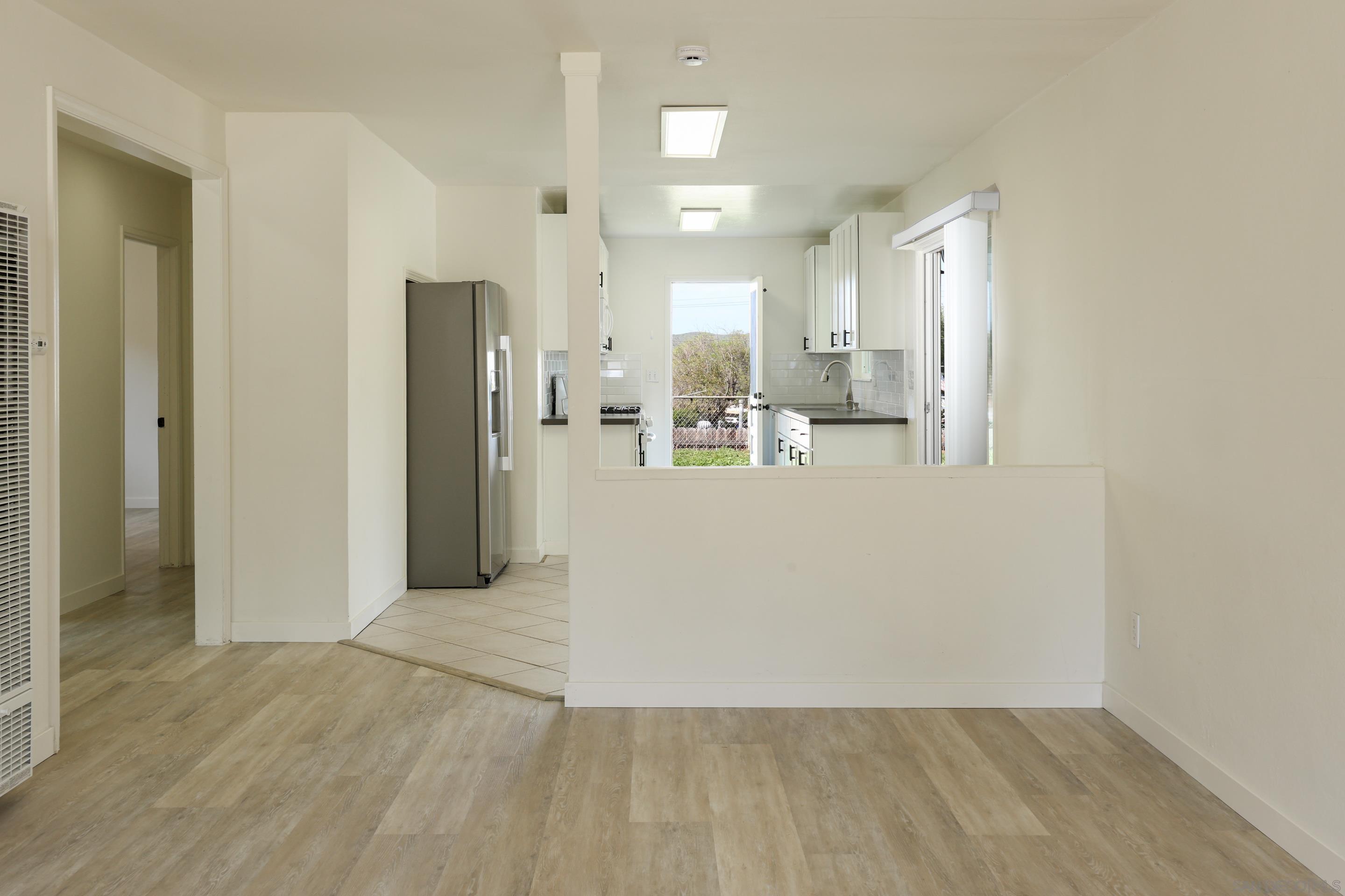 Detail Gallery Image 7 of 30 For 11102  Shadow Hill Way, Santee,  CA 92071 - 3 Beds | 2 Baths