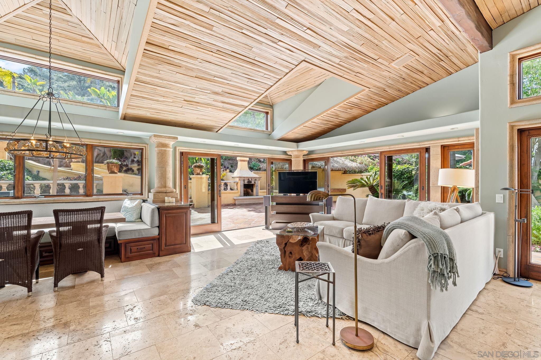 Detail Gallery Image 12 of 75 For 2969  Racetrack View, Del Mar,  CA 92014 - 4 Beds | 4 Baths