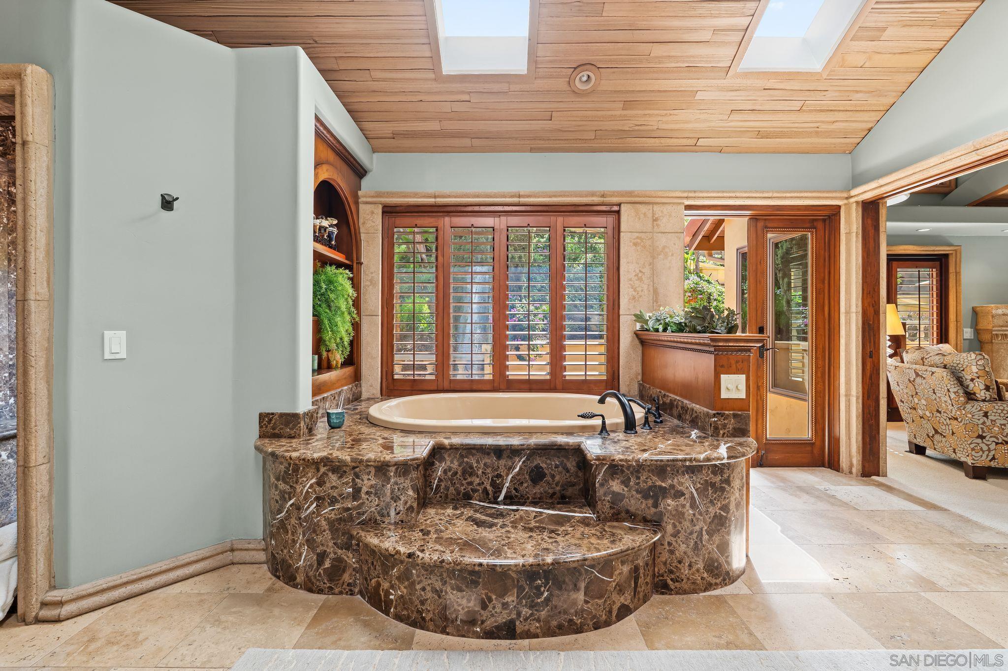 Detail Gallery Image 35 of 75 For 2969  Racetrack View, Del Mar,  CA 92014 - 4 Beds | 4 Baths