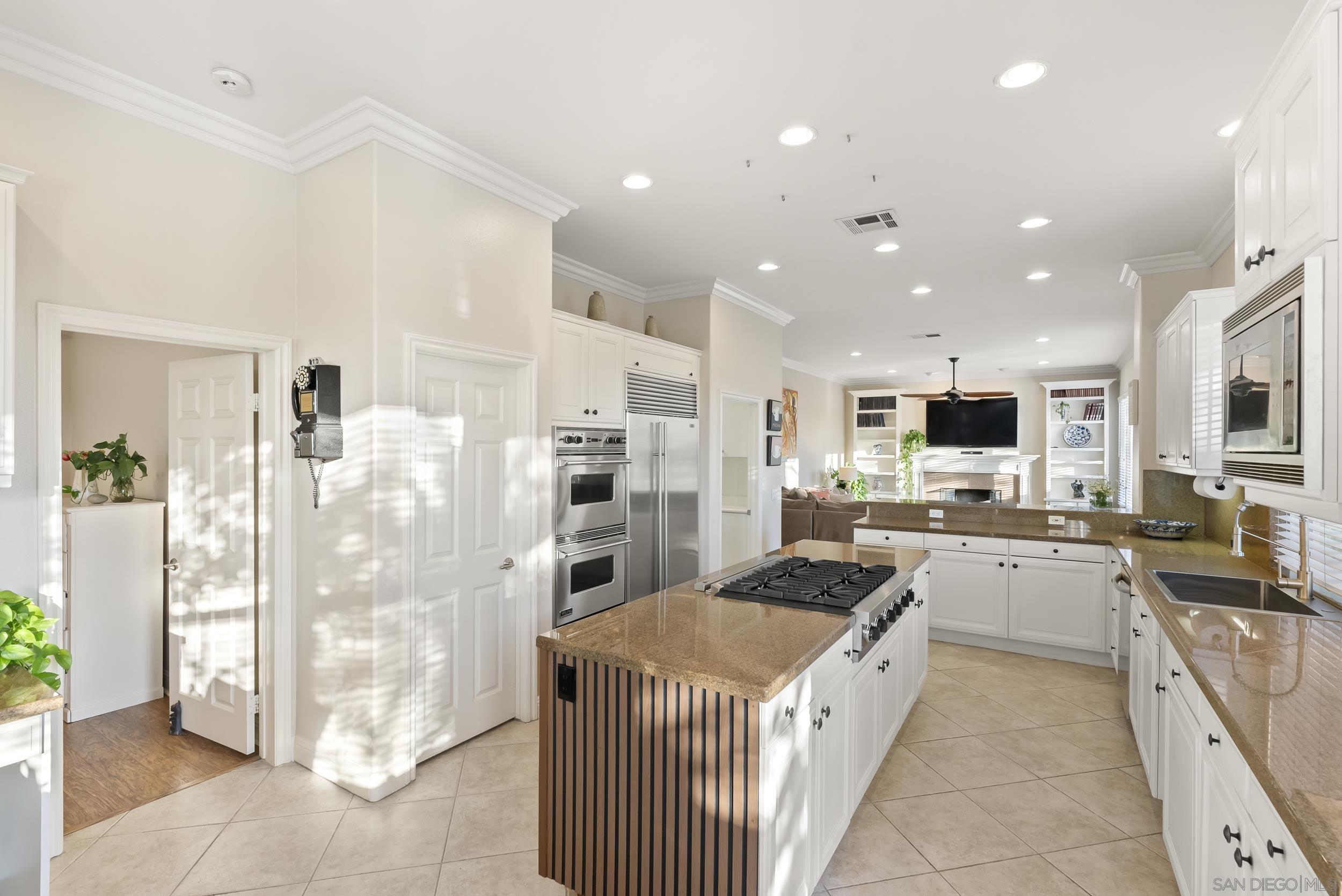 Detail Gallery Image 27 of 67 For 5255  Greenwillow Ln, San Diego,  CA 92130 - 7 Beds | 5/1 Baths