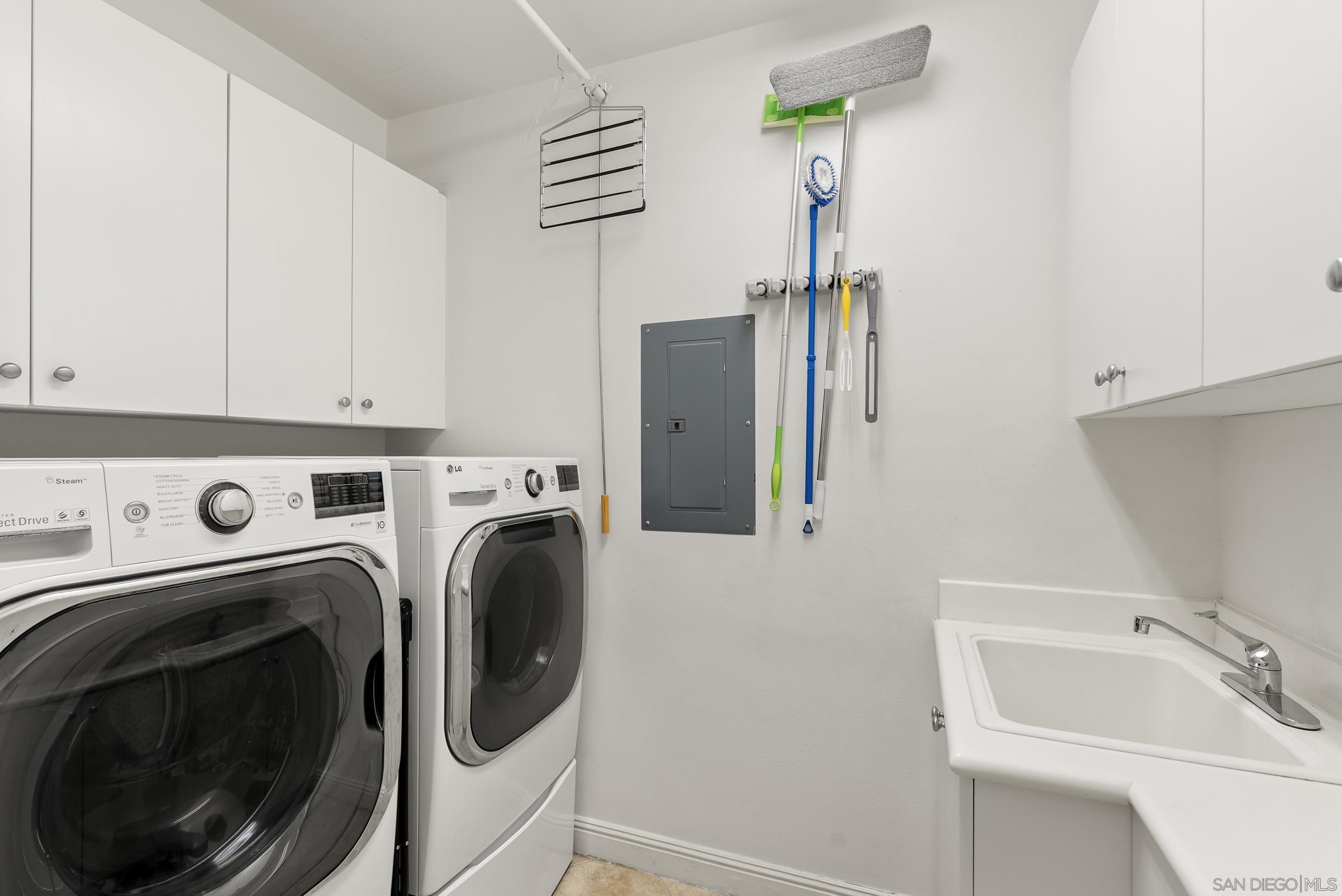 Detail Gallery Image 32 of 67 For 5255  Greenwillow Ln, San Diego,  CA 92130 - 7 Beds | 5/1 Baths