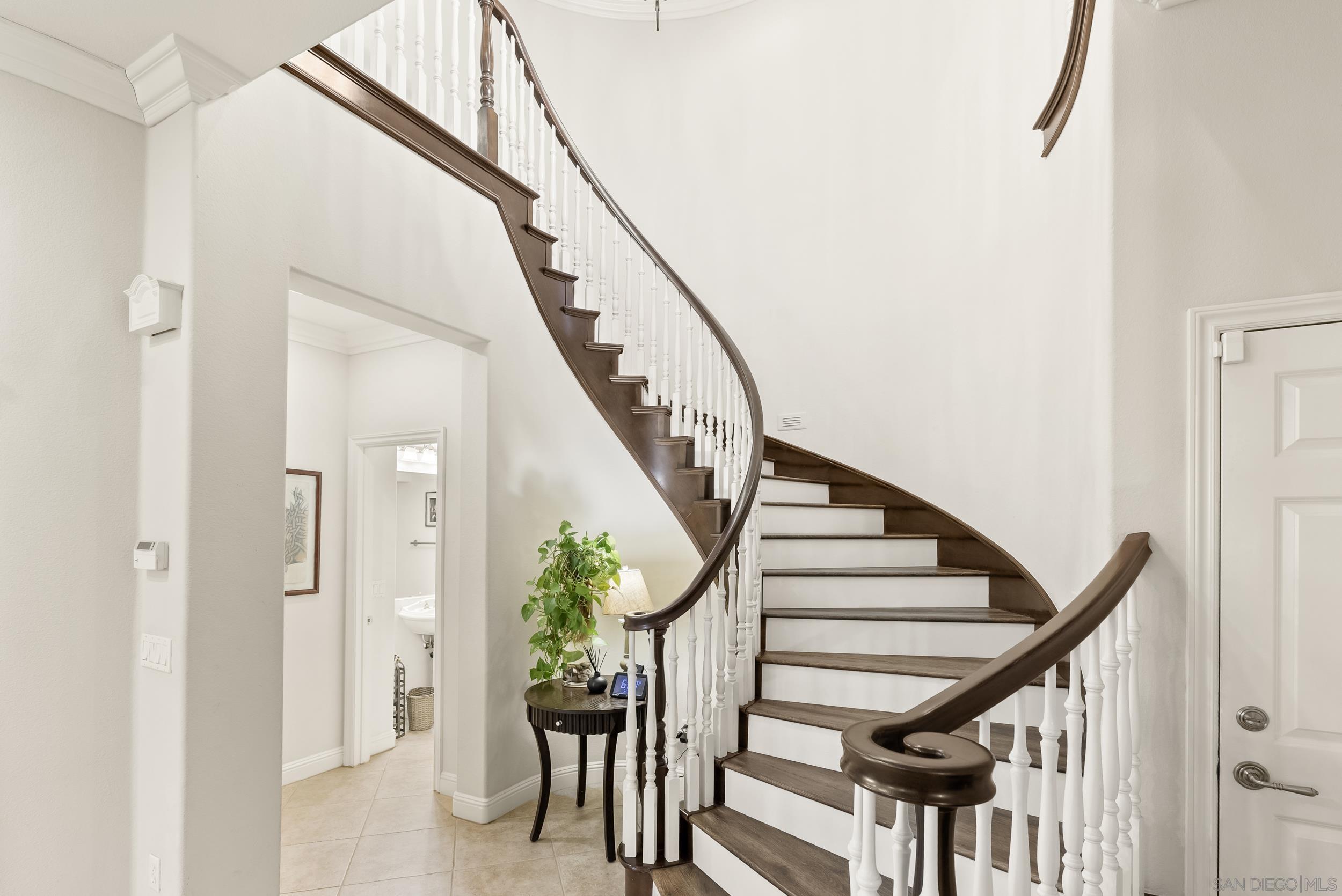 Detail Gallery Image 33 of 67 For 5255  Greenwillow Ln, San Diego,  CA 92130 - 7 Beds | 5/1 Baths