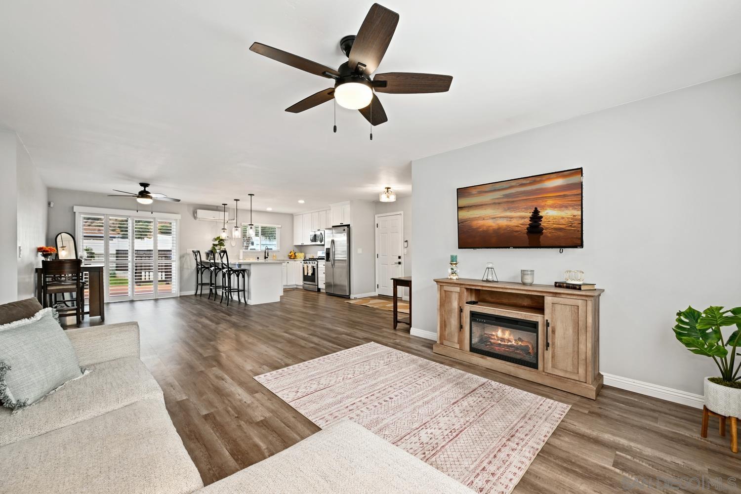 Detail Gallery Image 2 of 14 For 1526  Greenfield Dr, El Cajon,  CA 92021 - 2 Beds | 1 Baths