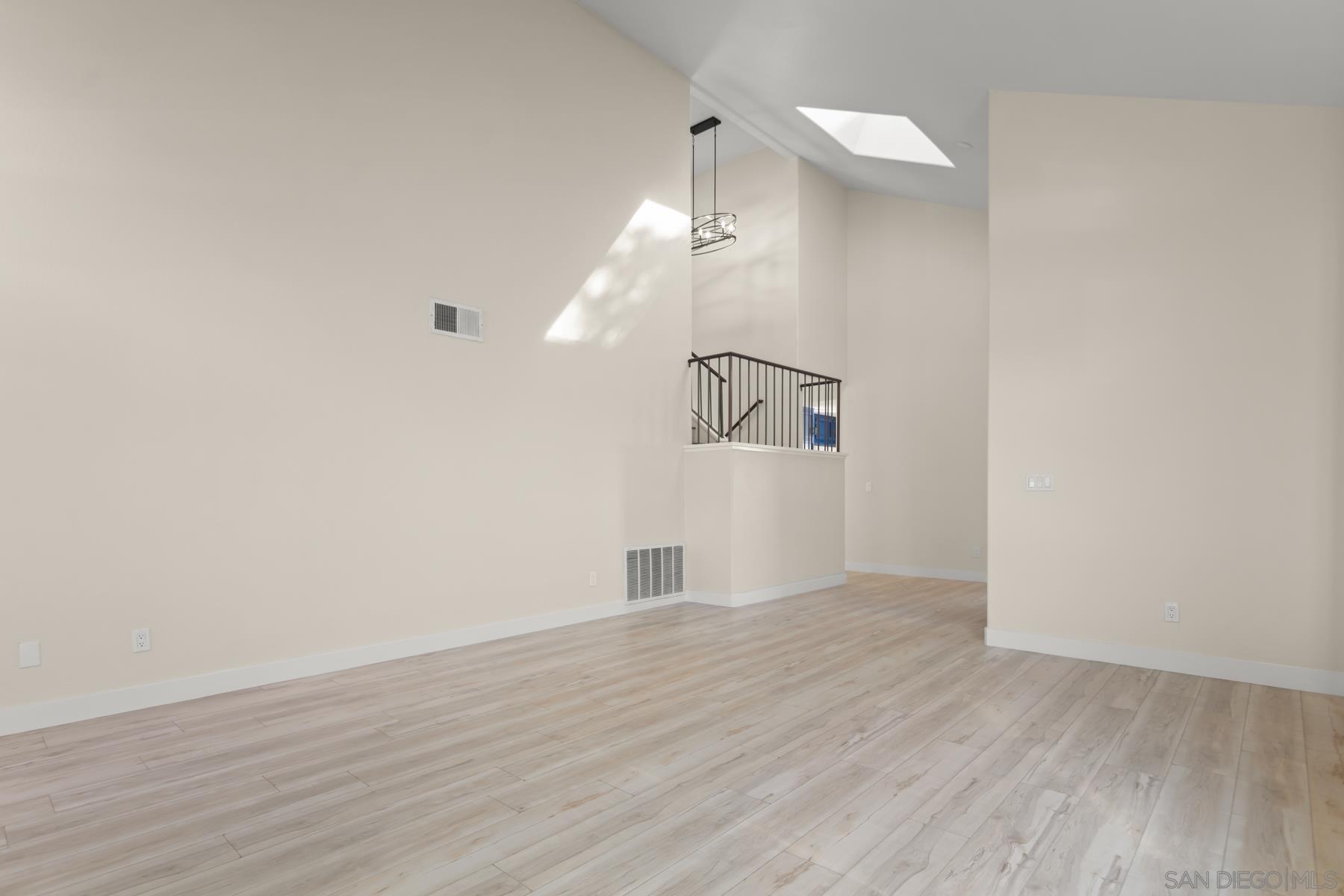 Detail Gallery Image 2 of 49 For 10167  Bluestone Court, Spring Valley,  CA 91977 - 3 Beds | 3 Baths