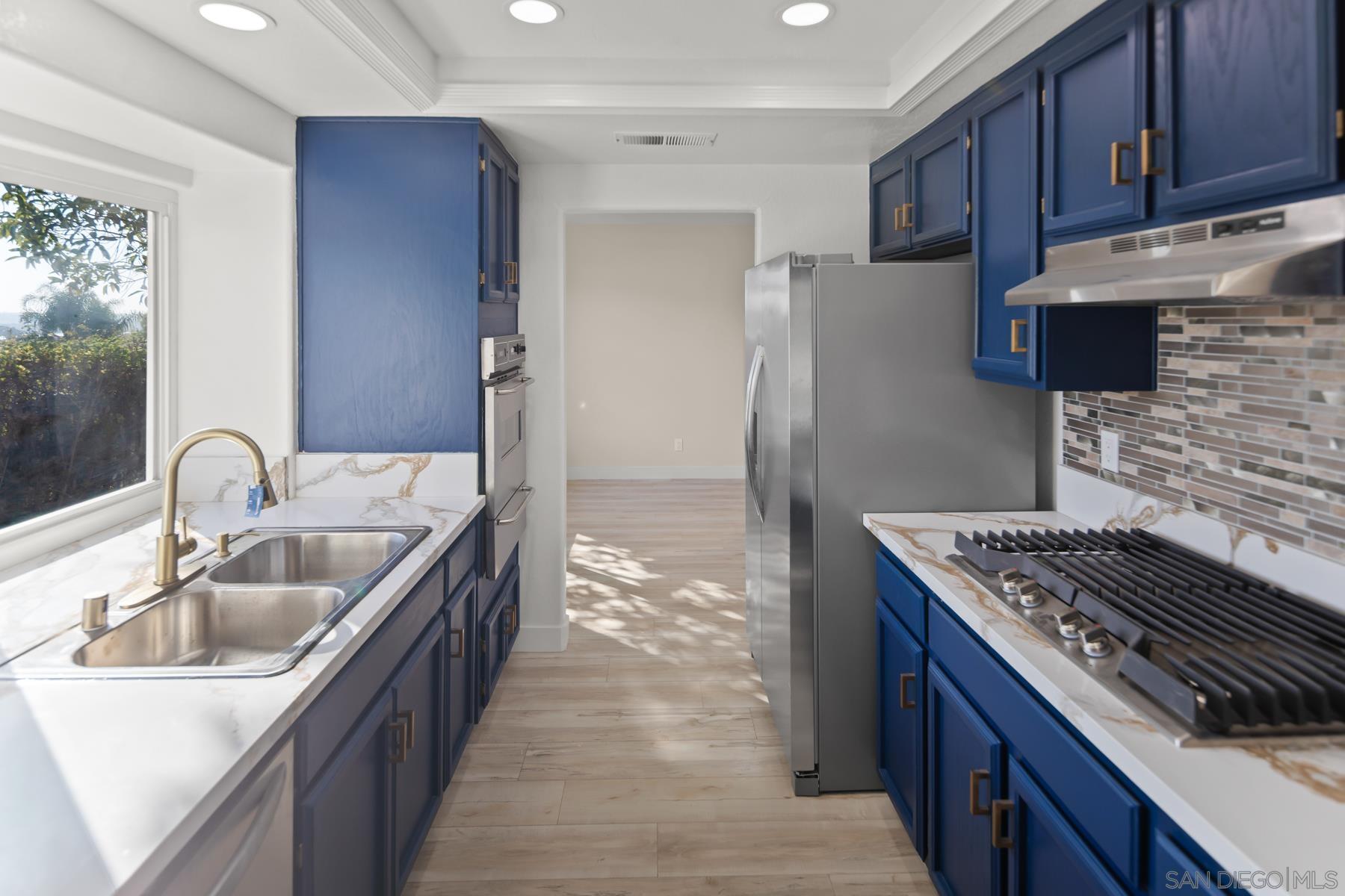 Detail Gallery Image 11 of 49 For 10167  Bluestone Court, Spring Valley,  CA 91977 - 3 Beds | 3 Baths