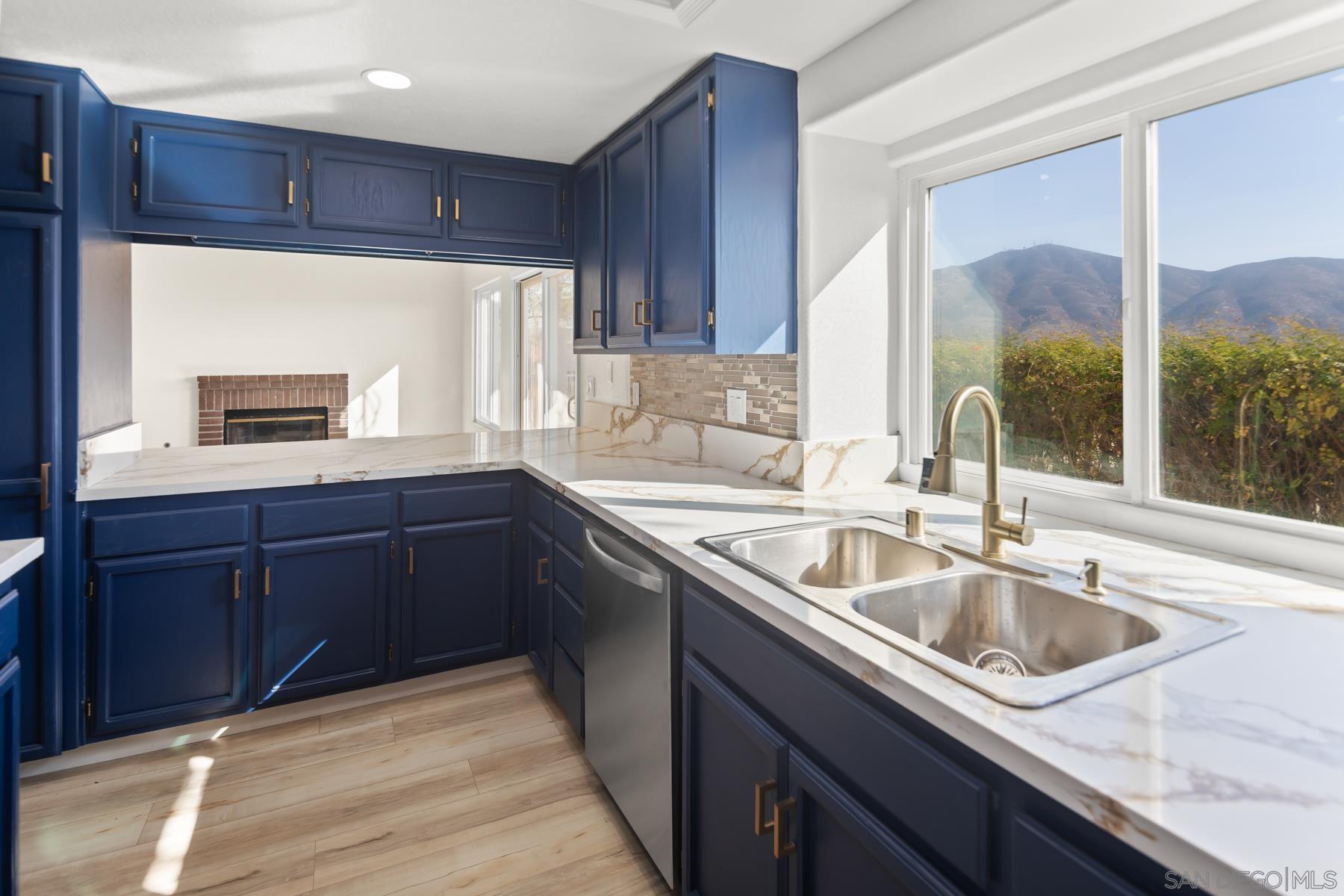 Detail Gallery Image 13 of 49 For 10167  Bluestone Court, Spring Valley,  CA 91977 - 3 Beds | 3 Baths