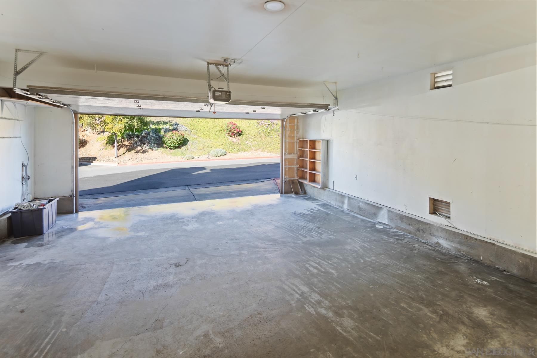 Detail Gallery Image 15 of 49 For 10167  Bluestone Court, Spring Valley,  CA 91977 - 3 Beds | 3 Baths