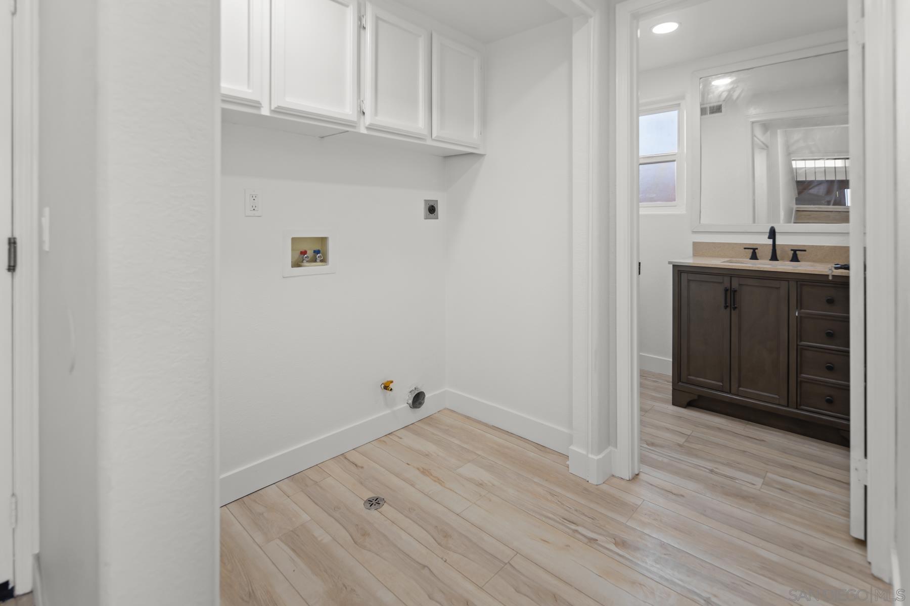 Detail Gallery Image 5 of 49 For 10167  Bluestone Court, Spring Valley,  CA 91977 - 3 Beds | 3 Baths